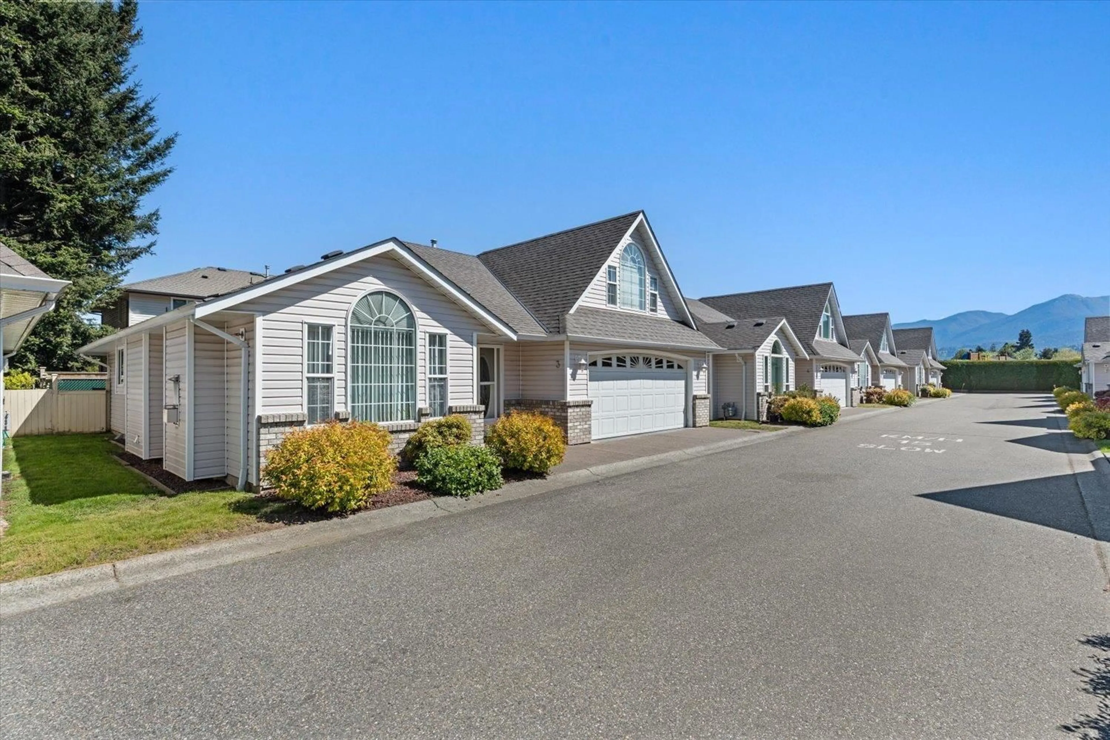 Home with vinyl exterior material, street for 3 - 6336 TYSON ROAD, Chilliwack British Columbia V2R3X7