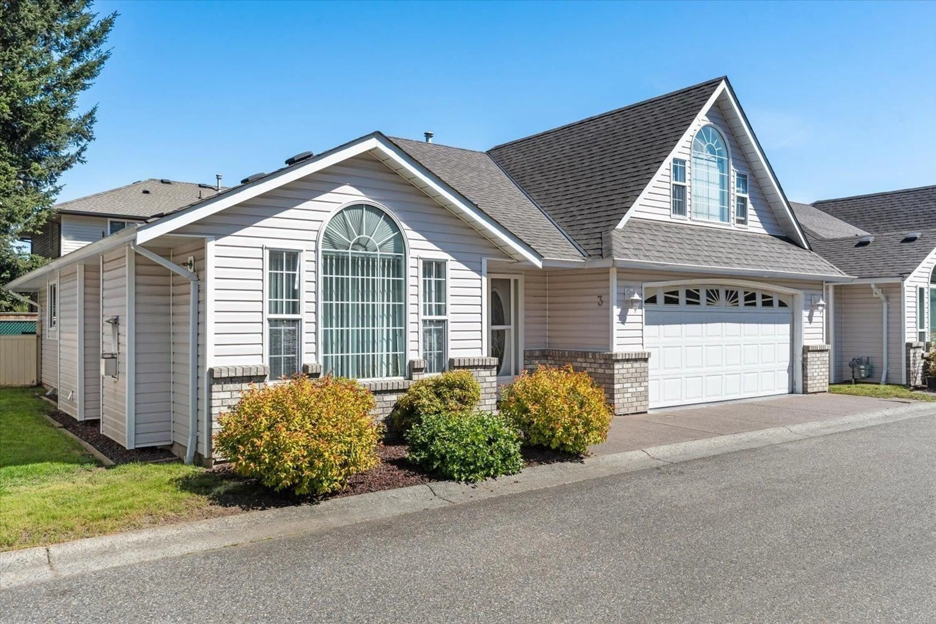 Home with vinyl exterior material, street for 3 - 6336 TYSON ROAD, Chilliwack British Columbia V2R3X7
