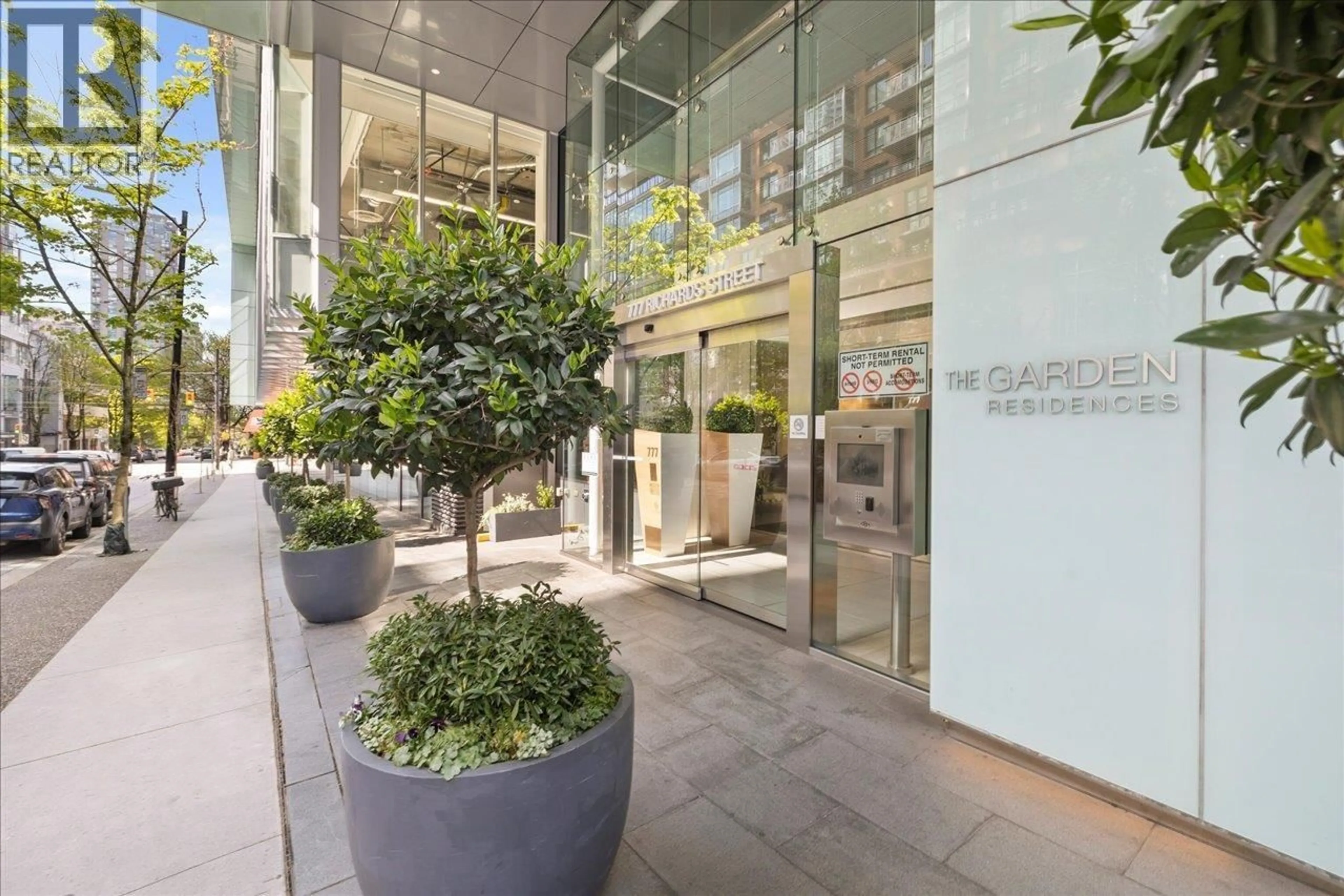 Indoor foyer for 3211 - 777 RICHARDS STREET, Vancouver British Columbia V6B0M6