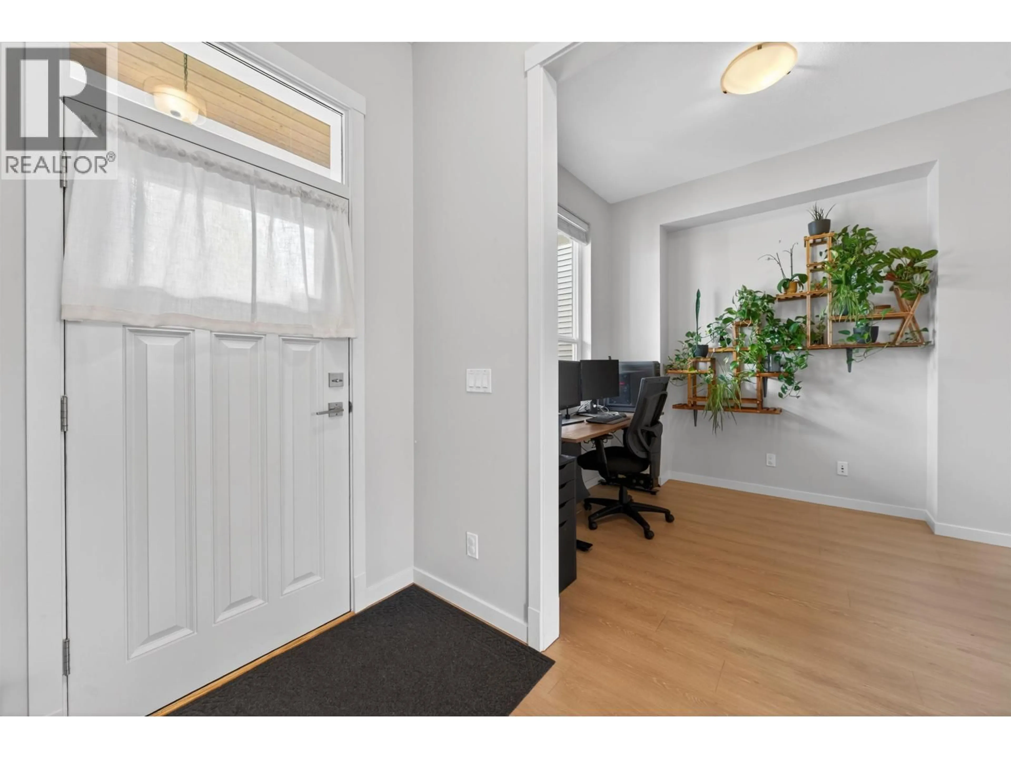 Indoor entryway for 11235 244 STREET, Maple Ridge British Columbia V2W0H4