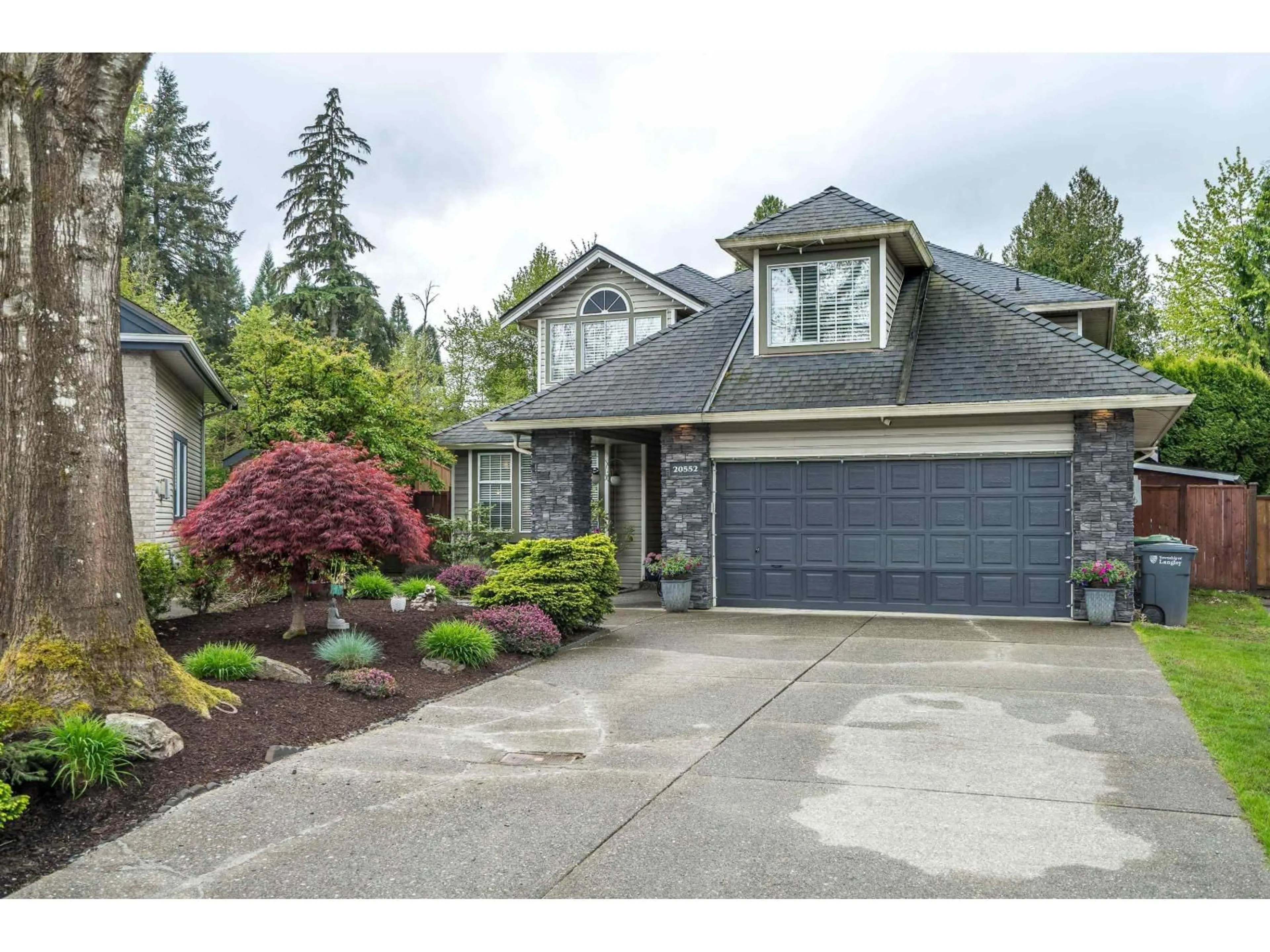 Home with vinyl exterior material, street for 20552 96A AVENUE, Langley British Columbia V1M2H3