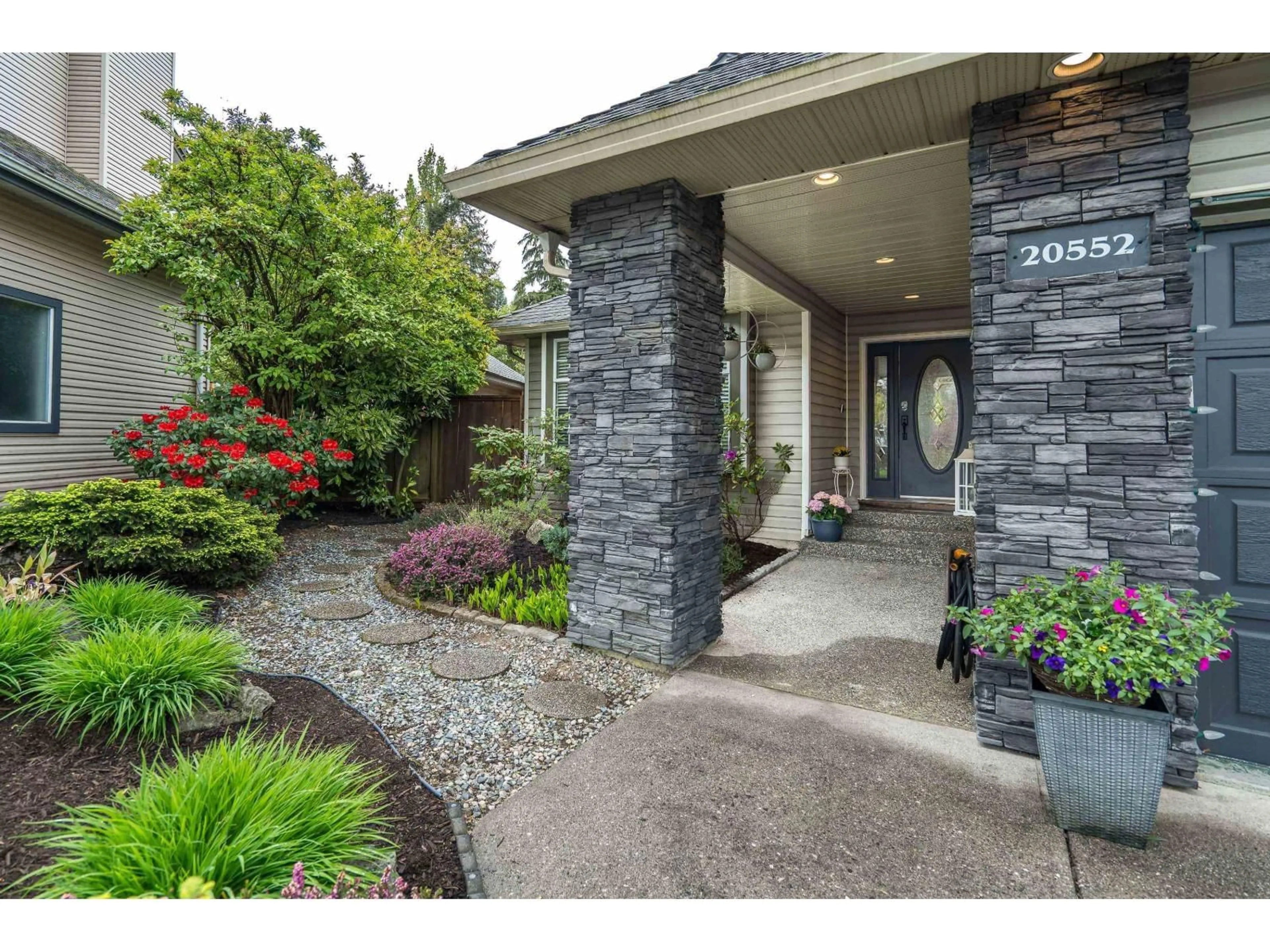 Indoor entryway for 20552 96A AVENUE, Langley British Columbia V1M2H3