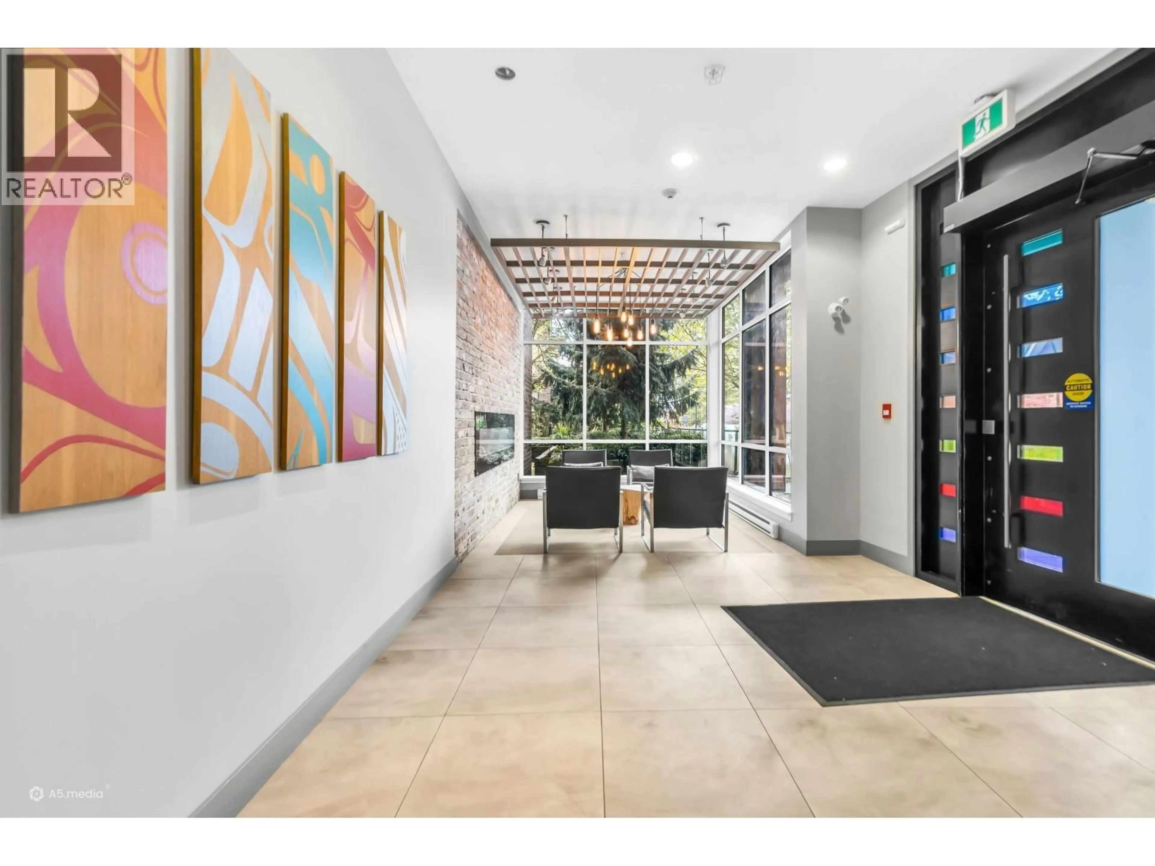 Indoor foyer for 102 - 260 SALTER STREET, New Westminster British Columbia V3M0J4