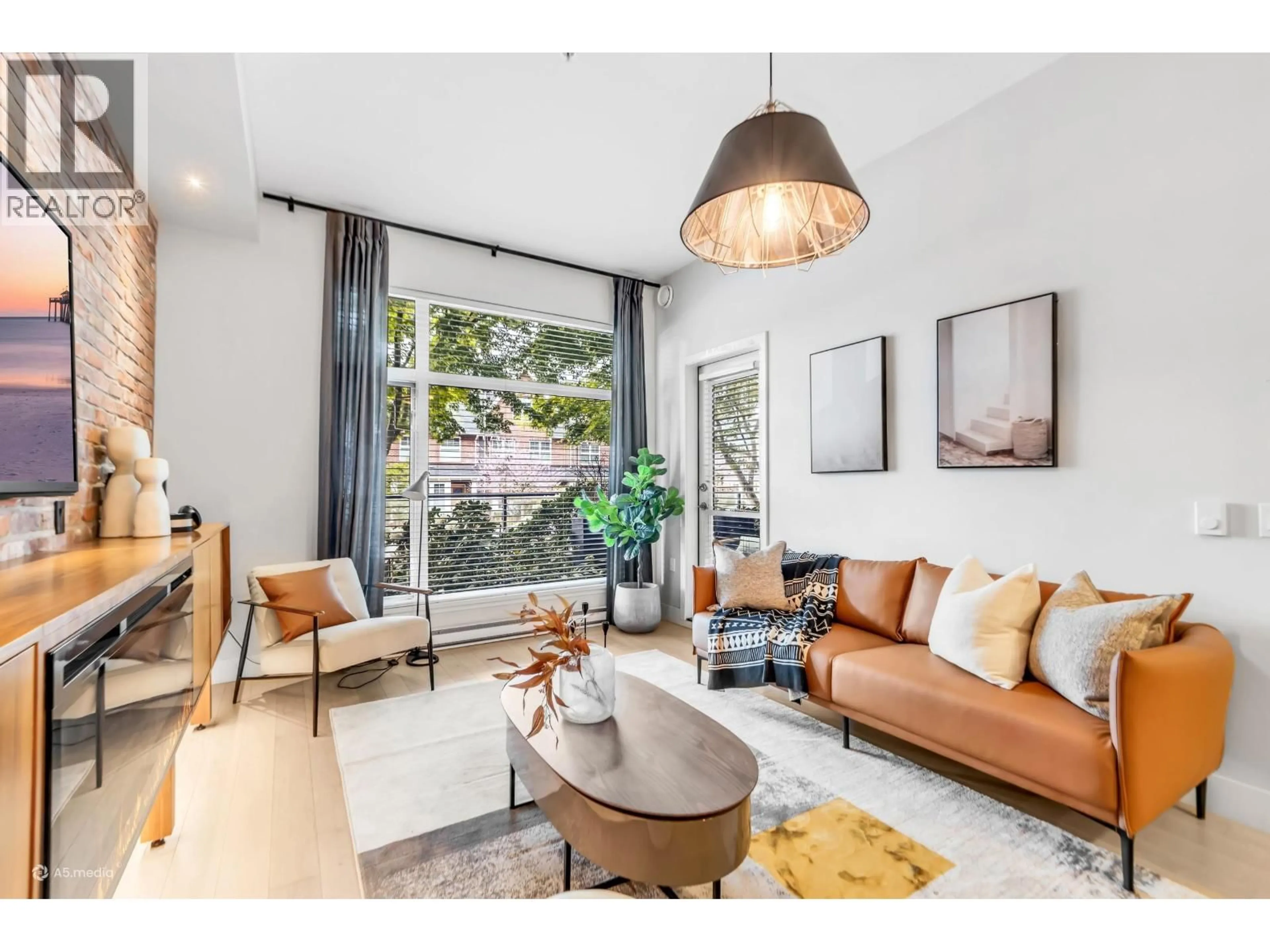 Living room with furniture, unknown for 102 - 260 SALTER STREET, New Westminster British Columbia V3M0J4