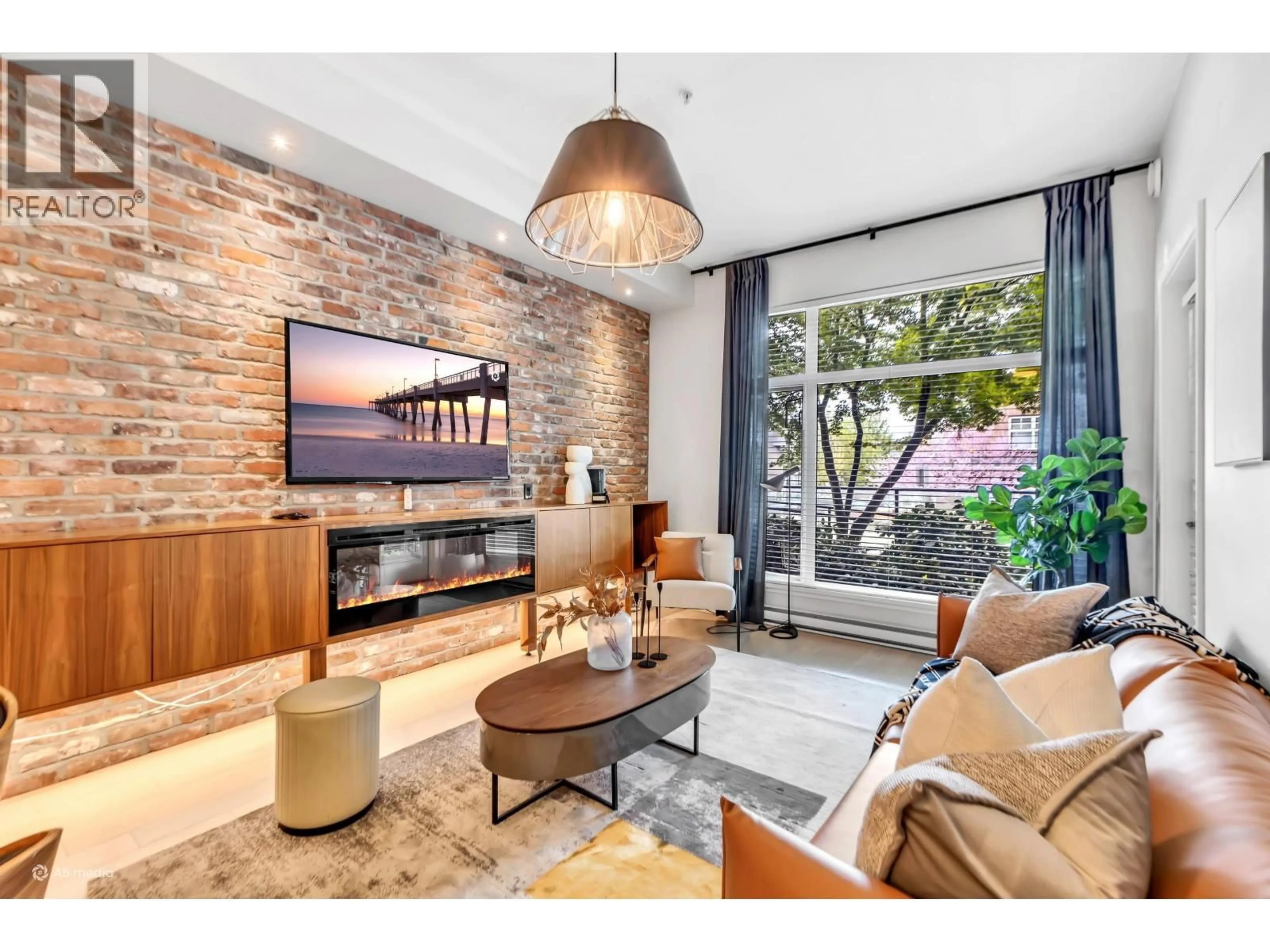 Living room with furniture, unknown for 102 - 260 SALTER STREET, New Westminster British Columbia V3M0J4