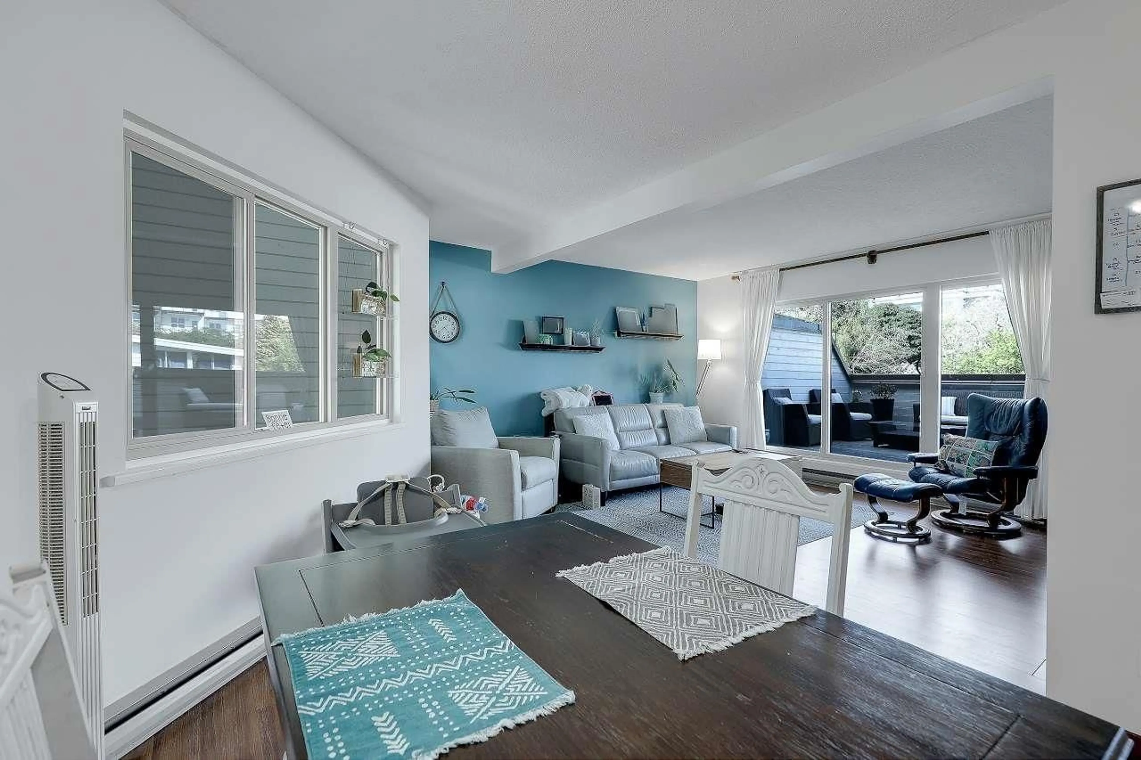 Living room with furniture, unknown for 1491 MERKLIN STREET, White Rock British Columbia V4B4C4