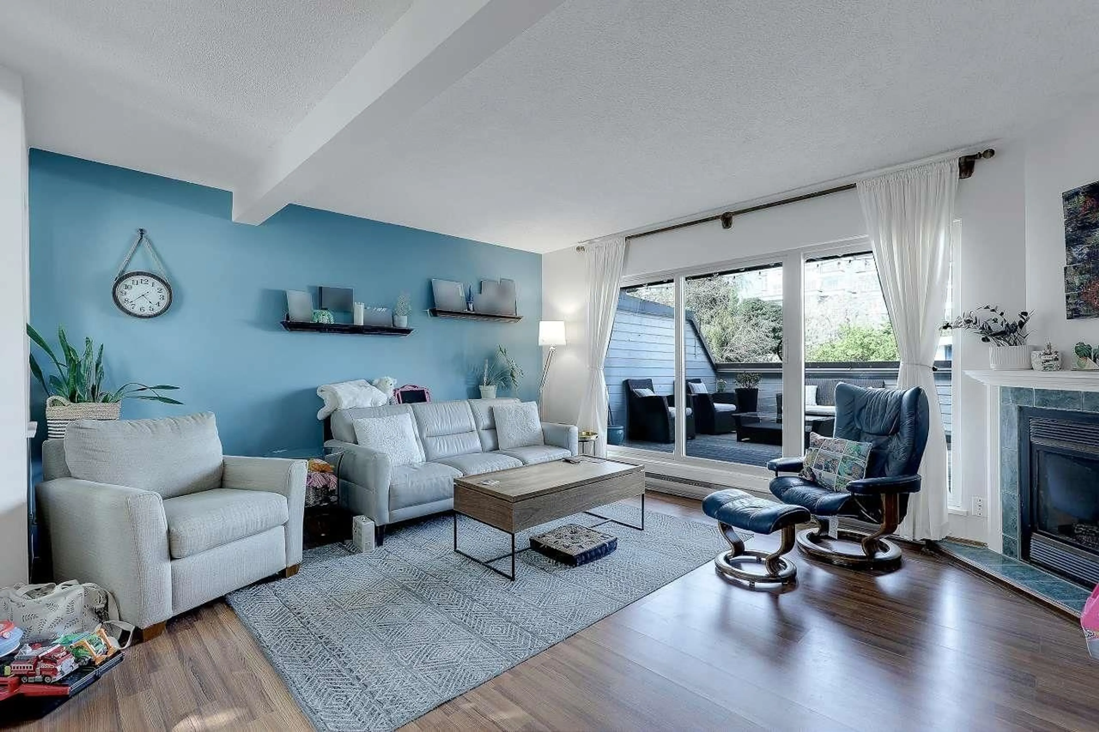Living room with furniture, wood/laminate floor for 1491 MERKLIN STREET, White Rock British Columbia V4B4C4