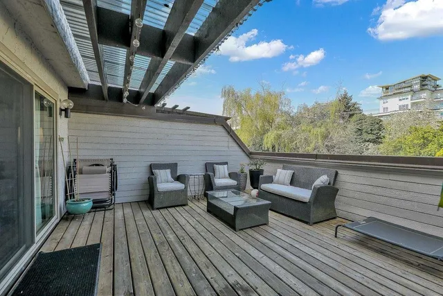 1491 MERKLIN STREET, White Rock 4