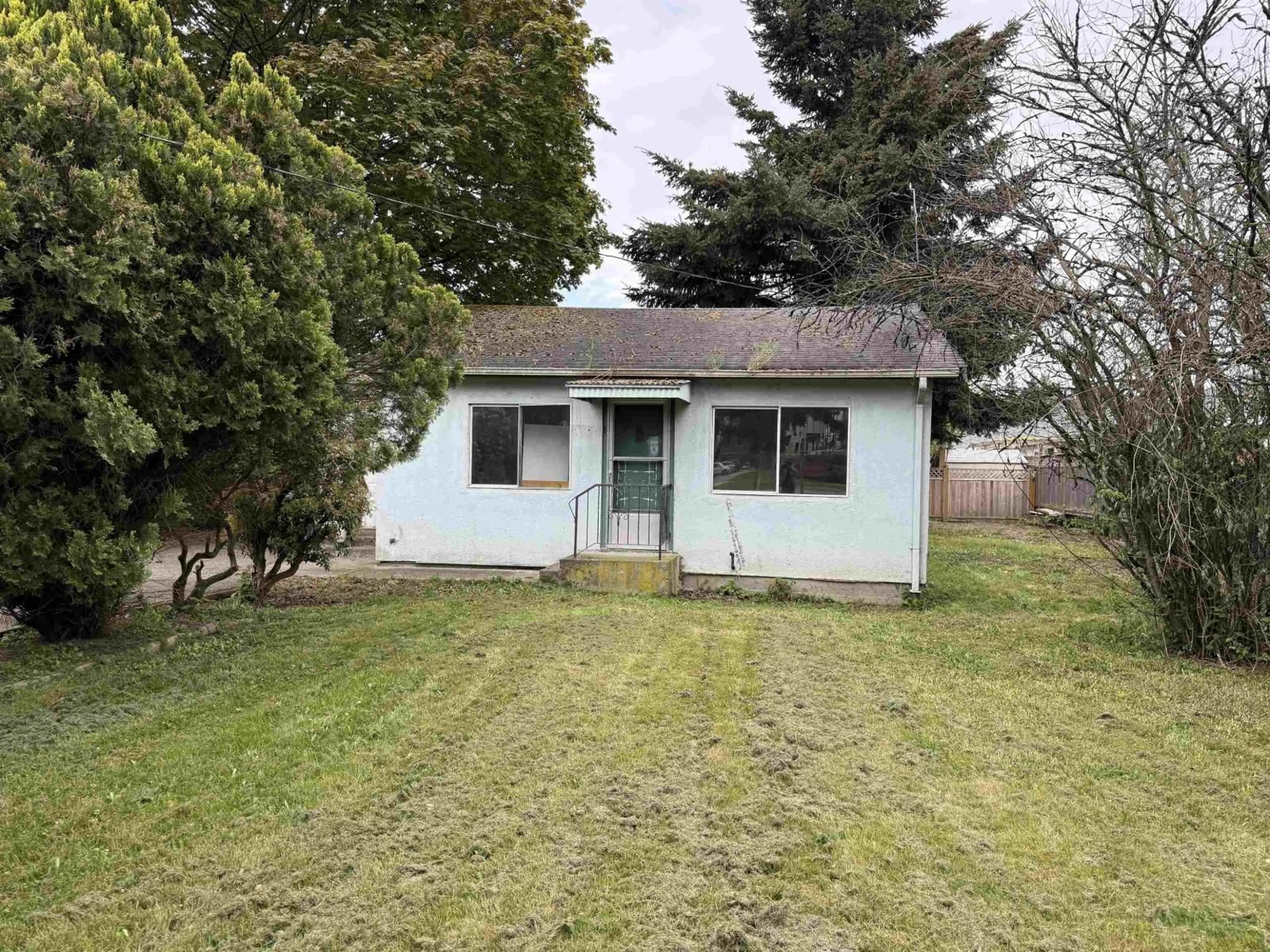 A pic from outside/outdoor area/front of a property/back of a property/a pic from drone, street for 9405 BROADWAY STREET, Chilliwack British Columbia V2P5T8