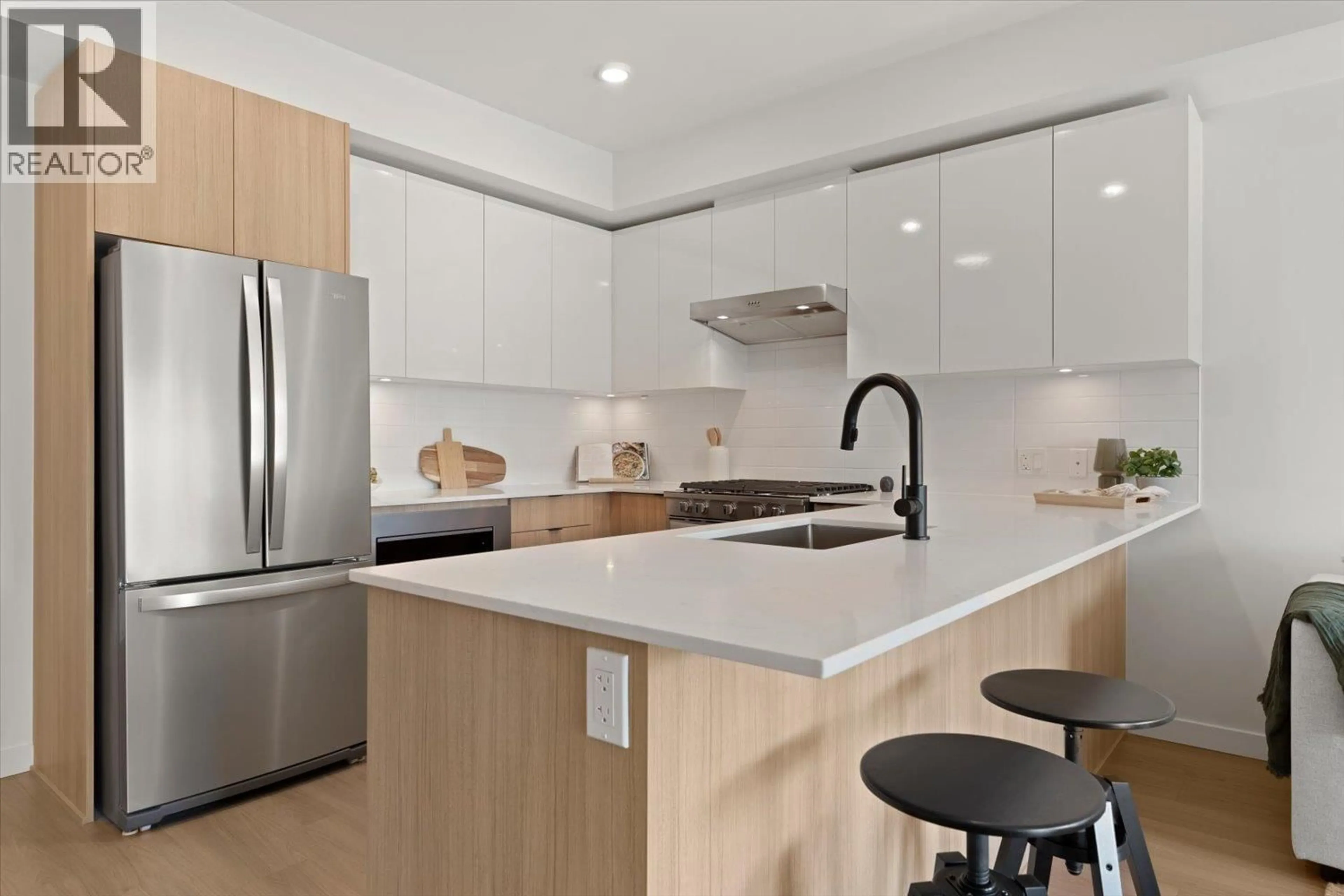 Contemporary kitchen, unknown for 207 - 2277 HAWTHORNE AVENUE, Port Coquitlam British Columbia V3C1W7