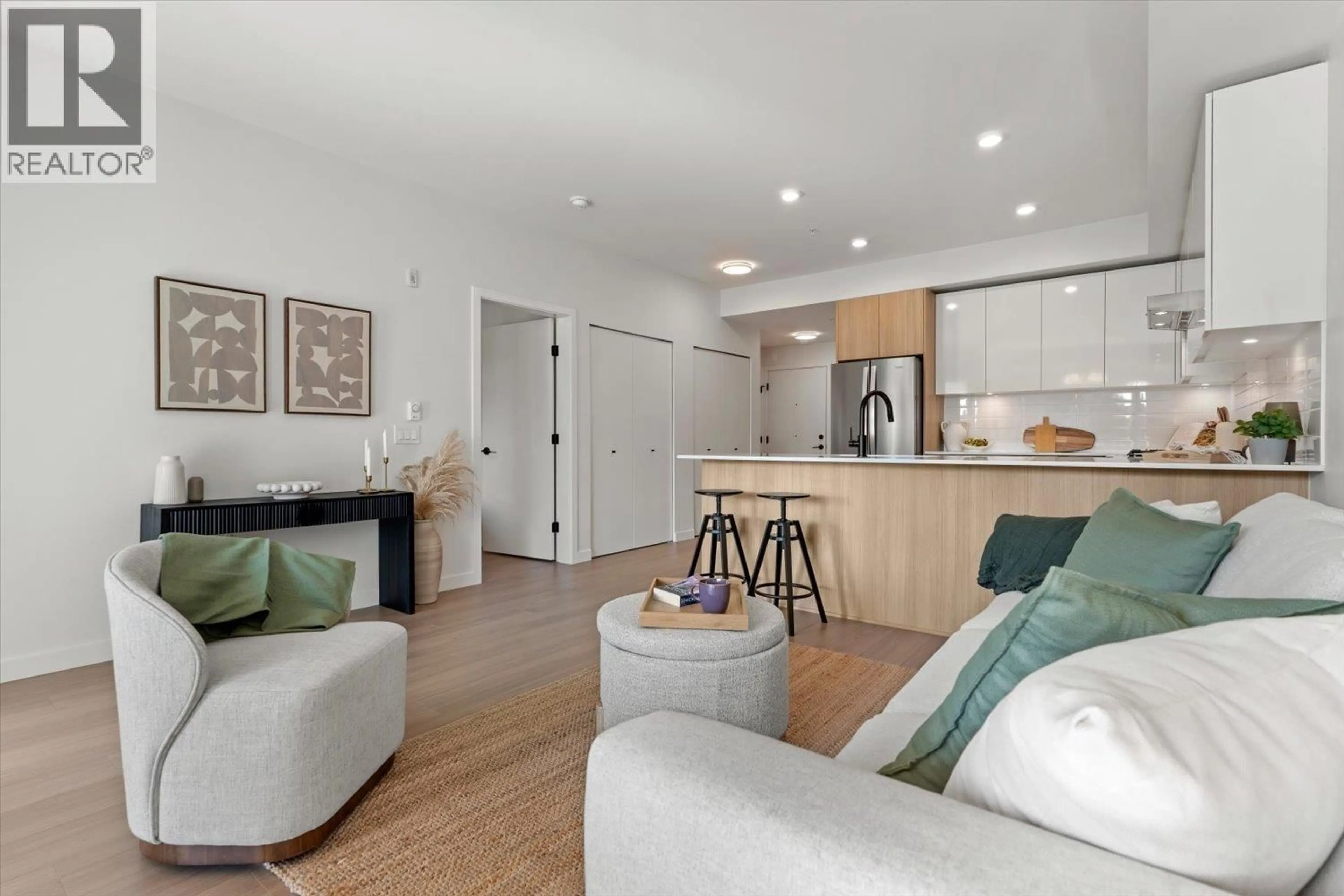 Open concept kitchen, wood/laminate floor for 207 - 2277 HAWTHORNE AVENUE, Port Coquitlam British Columbia V3C1W7