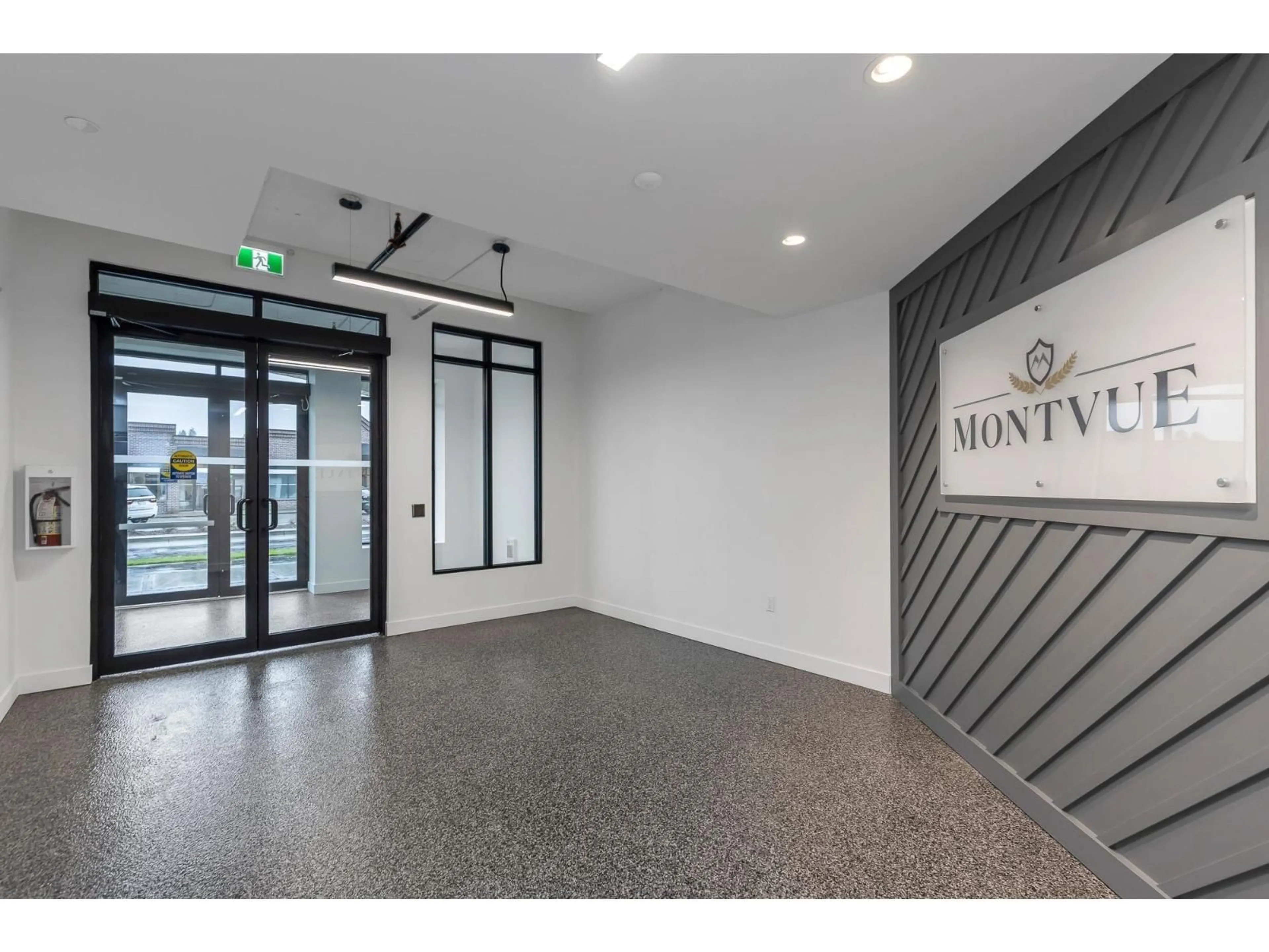 Indoor foyer for 401 - 33820 SOUTH FRASER WAY, Abbotsford British Columbia V2S2C5
