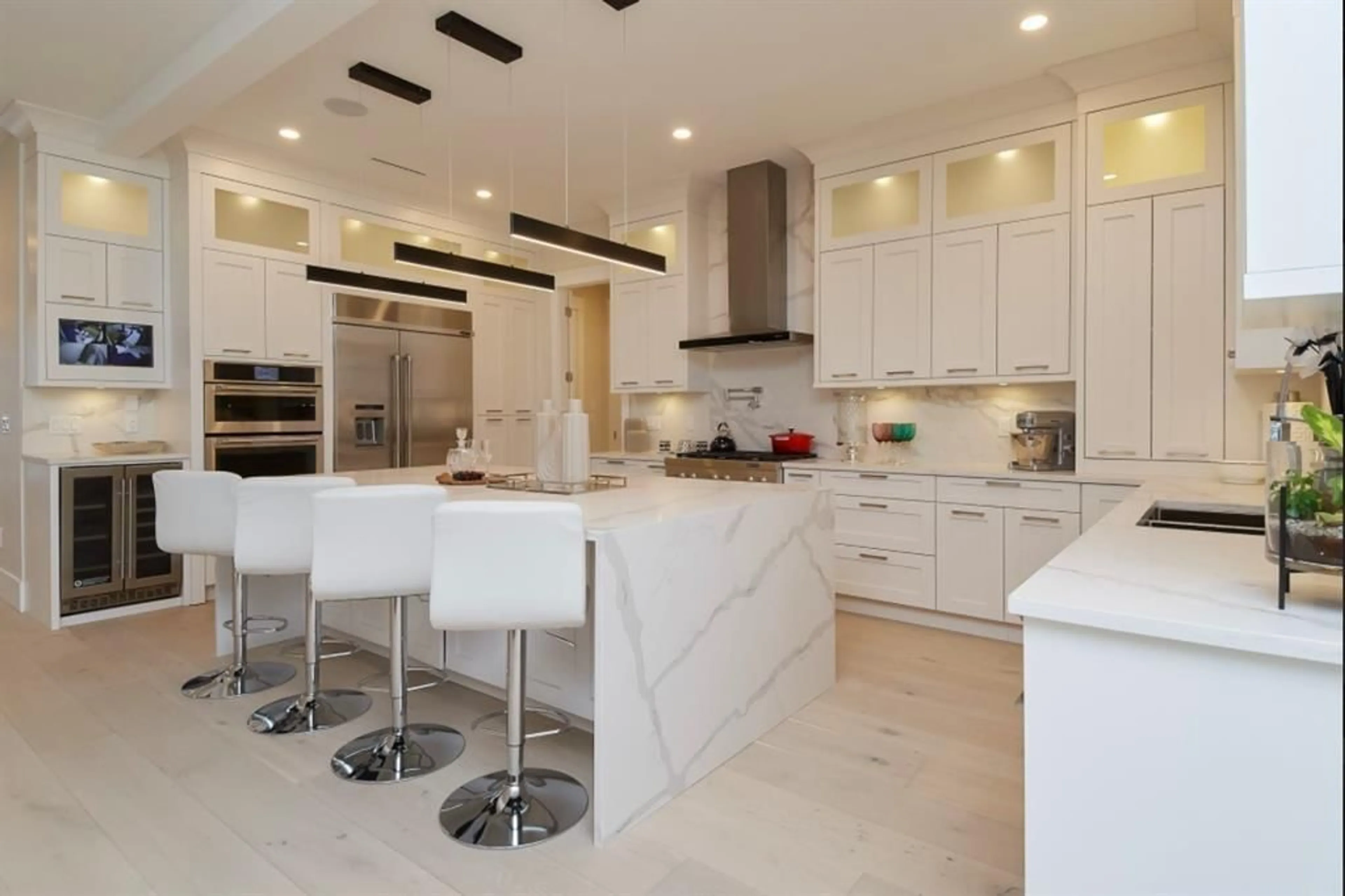 Contemporary kitchen, ceramic/tile floor for 2751 164 STREET, Surrey British Columbia V3Z0E2