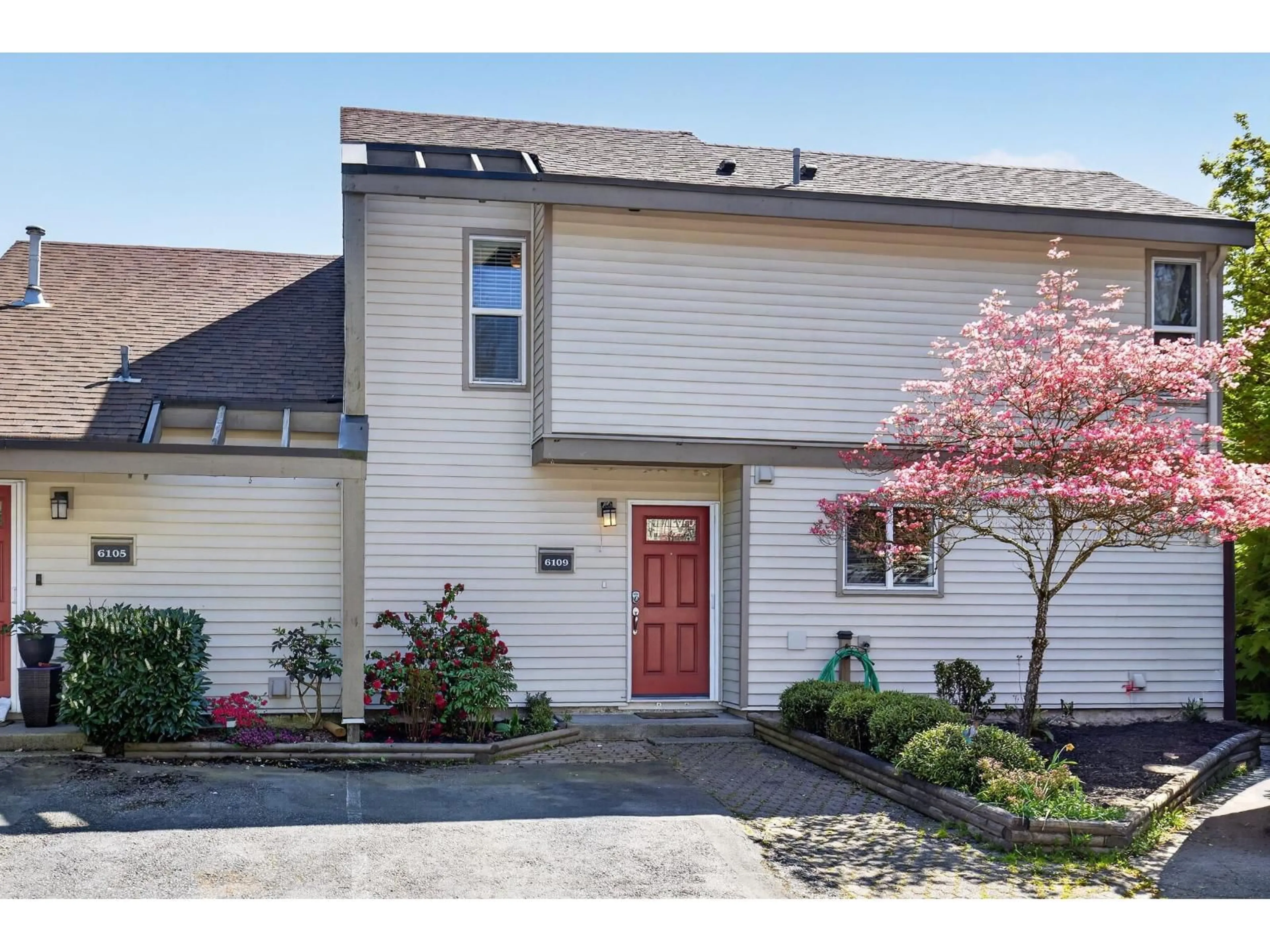 Home with vinyl exterior material, street for 6109 GREENSIDE DRIVE WEST, Surrey British Columbia V3S5M8