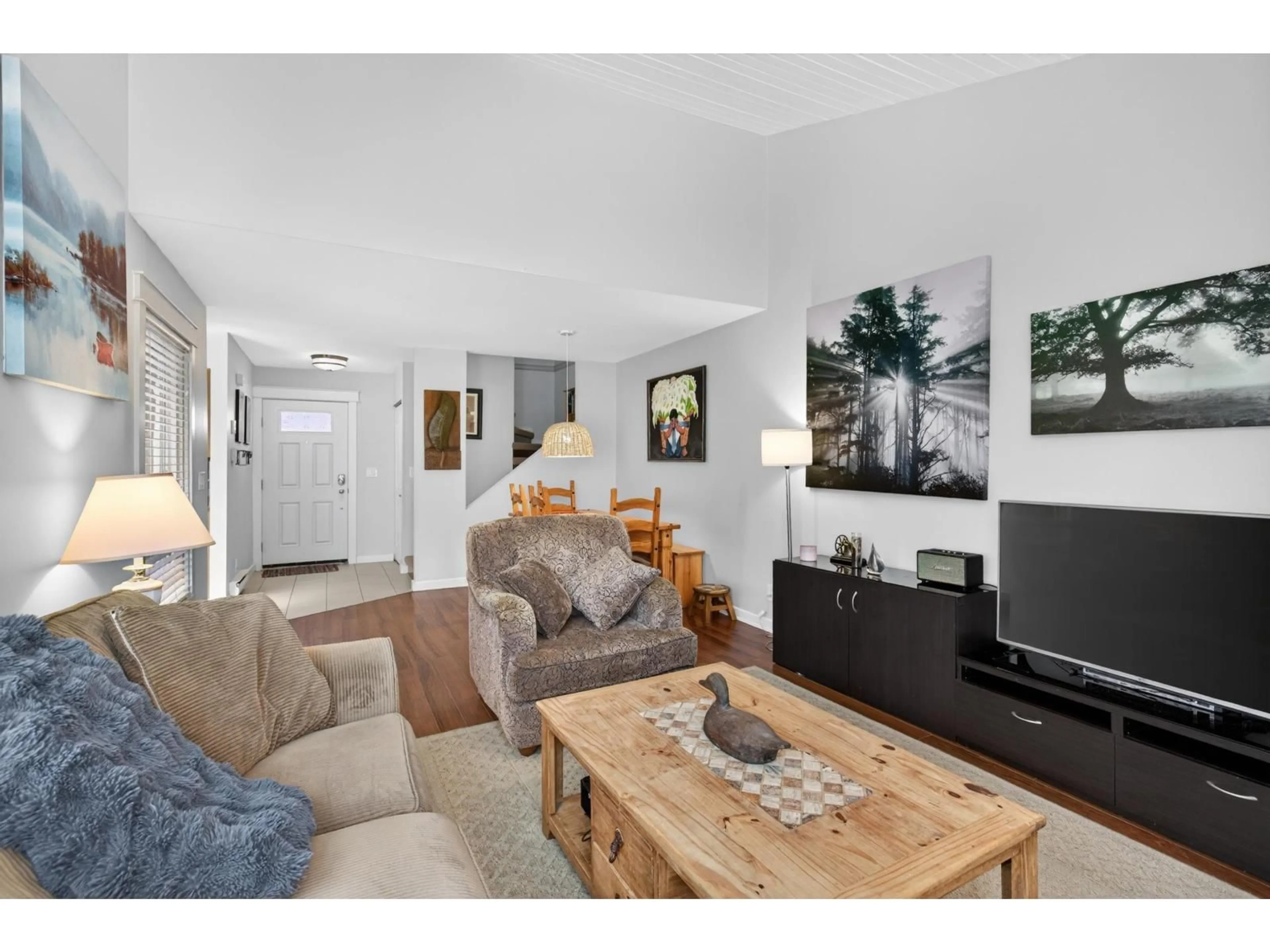 Living room with furniture, unknown for 6109 GREENSIDE DRIVE WEST, Surrey British Columbia V3S5M8