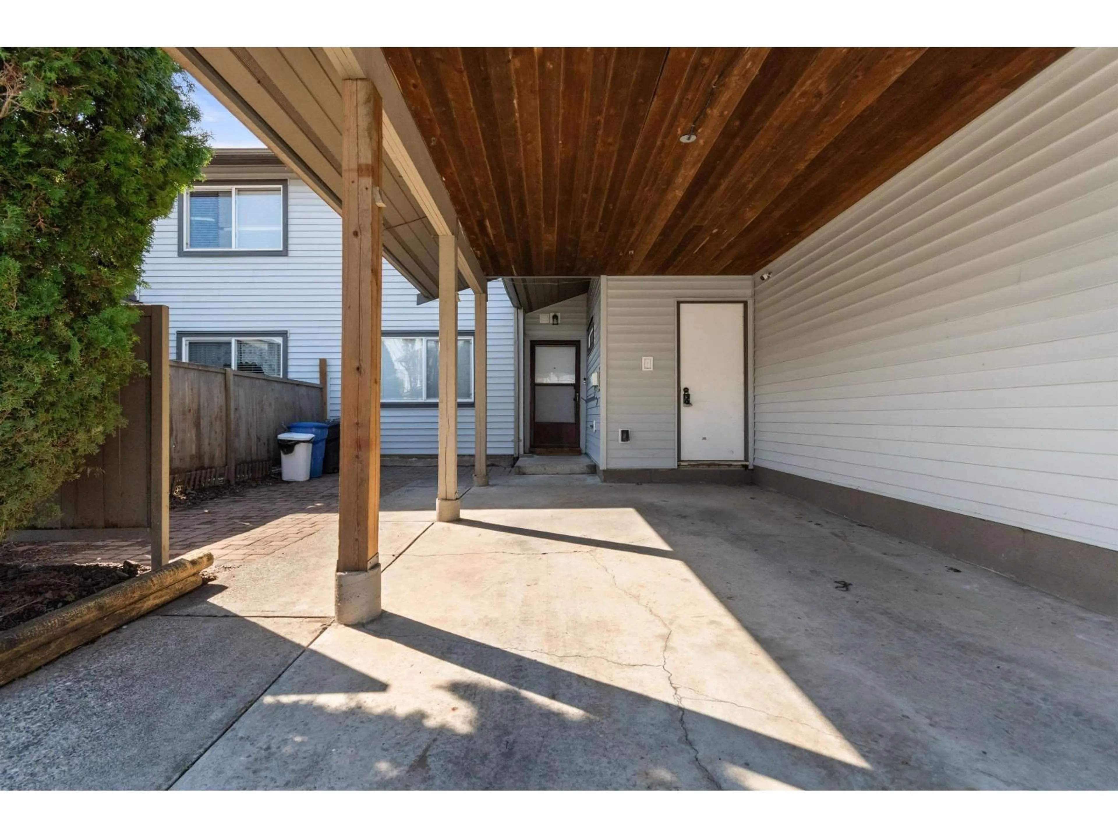 Indoor garage for 49 - 46689 FIRST AVENUE, Chilliwack British Columbia V2P1X5