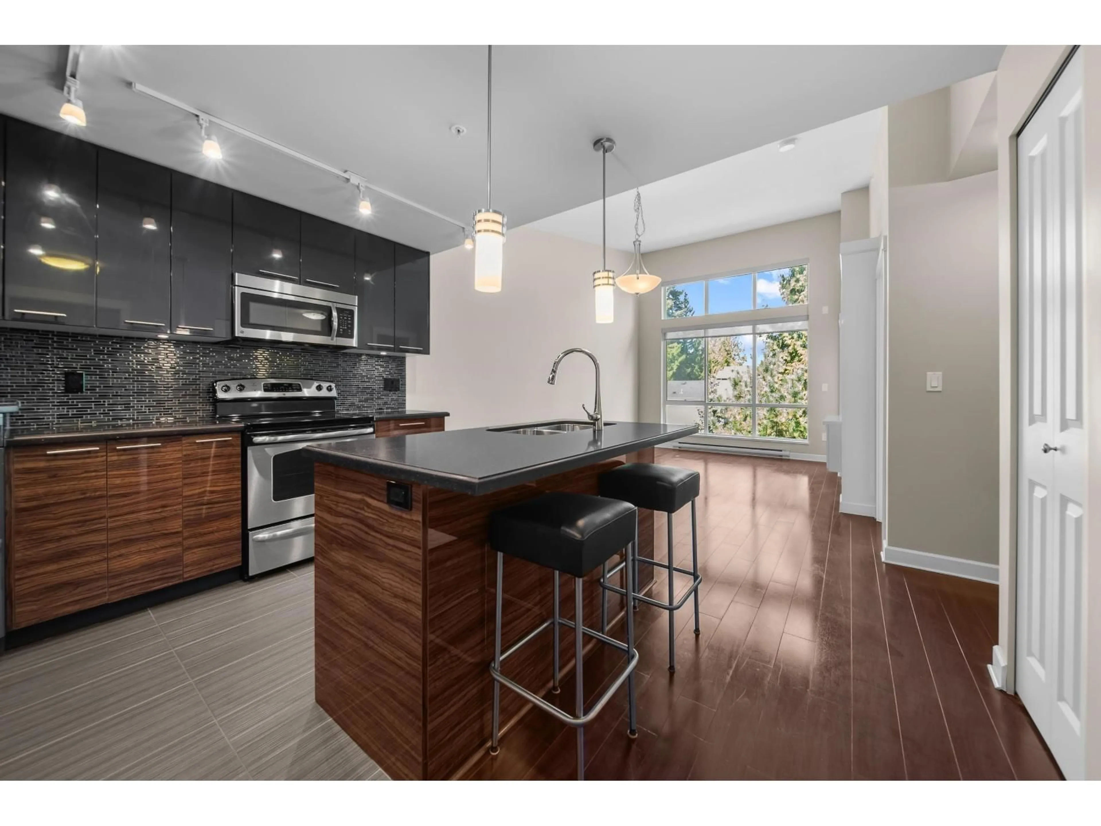 Open concept kitchen, unknown for 413 - 12039 64 AVENUE, Surrey British Columbia V3W0R7