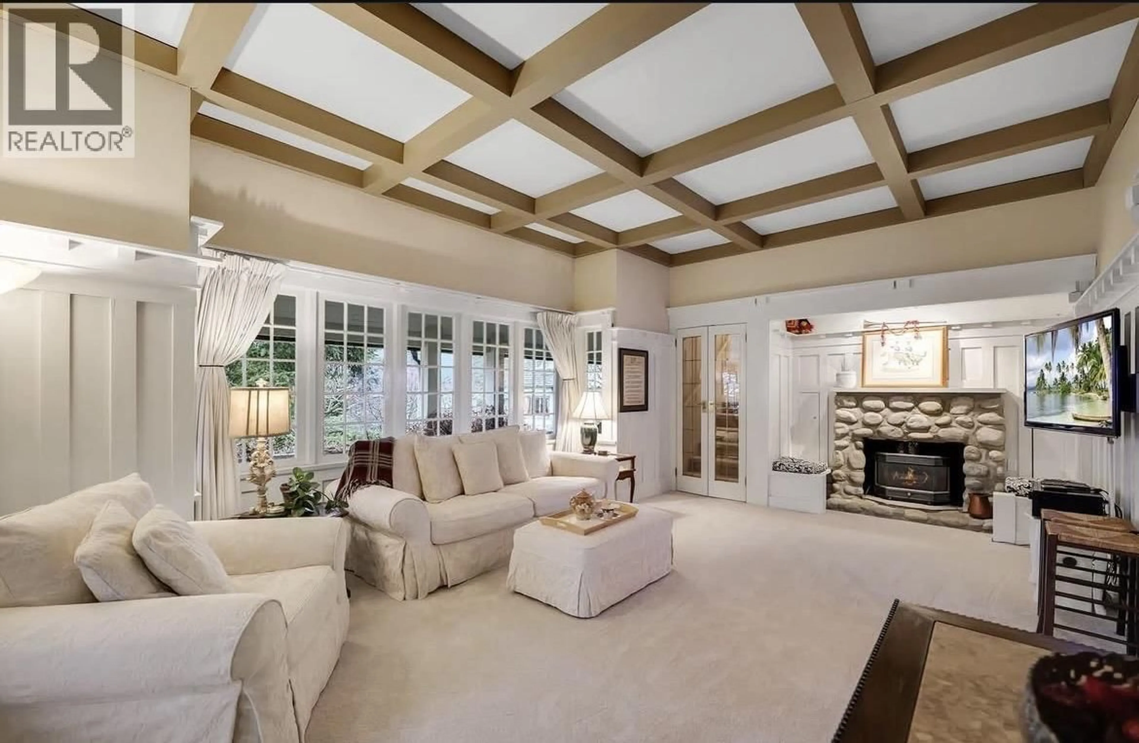 Living room with furniture, unknown for 1509 MAHON AVENUE, North Vancouver British Columbia V7M2S6