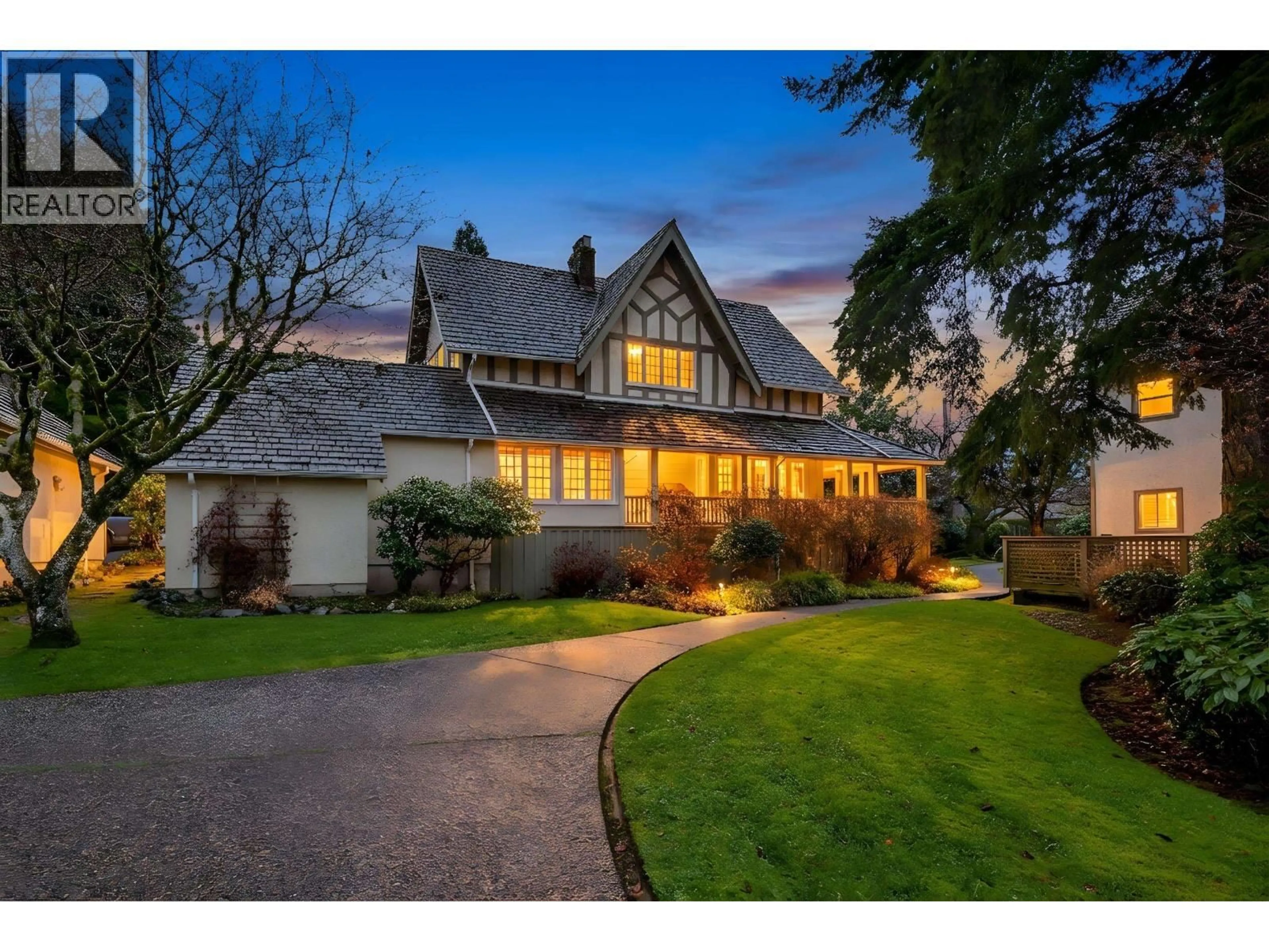 A pic from outside/outdoor area/front of a property/back of a property/a pic from drone, street for 1509 MAHON AVENUE, North Vancouver British Columbia V7M2S6