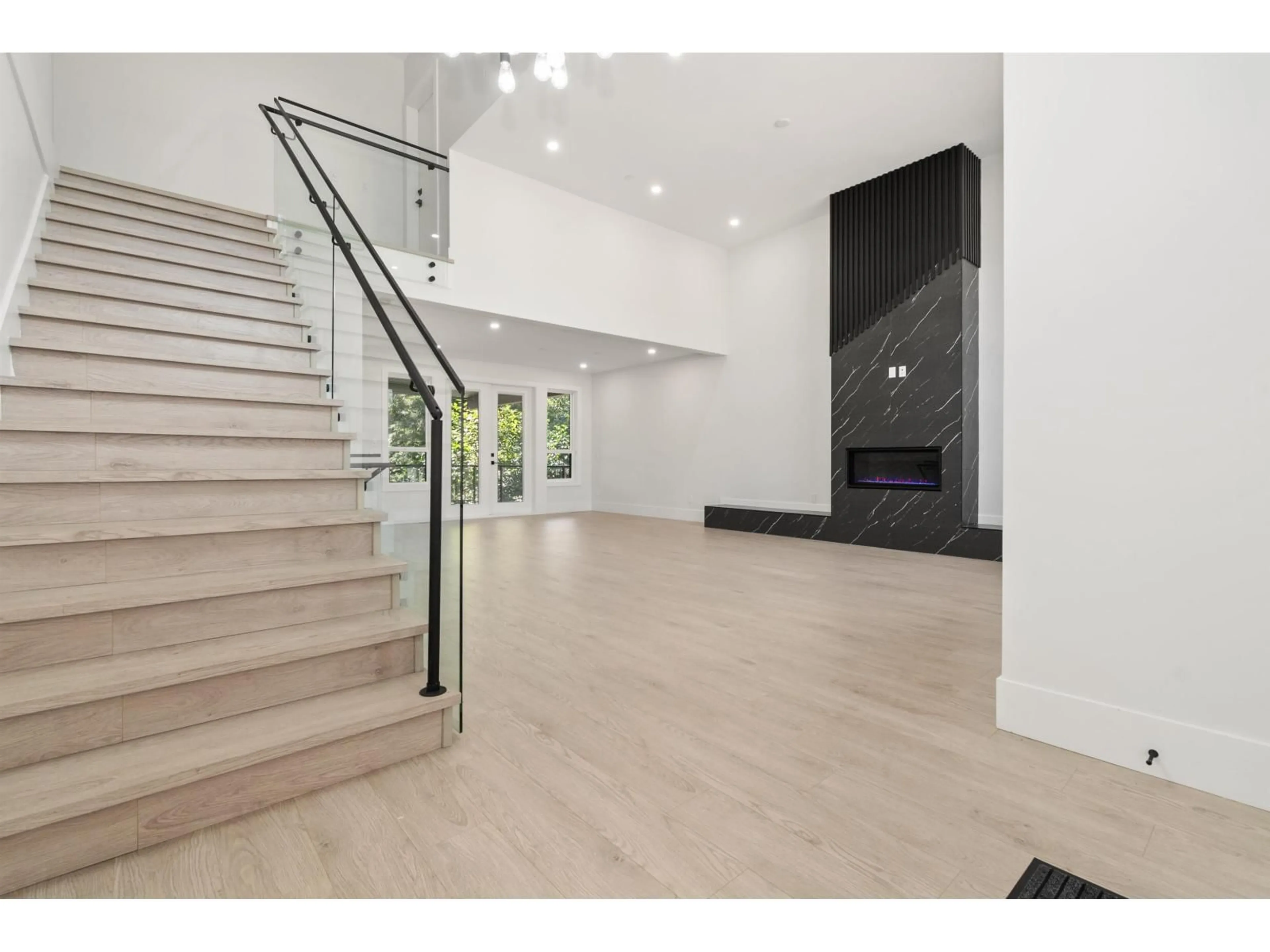 Indoor foyer for 5626 CRIMSON RIDGE, Chilliwack British Columbia V2R6H7