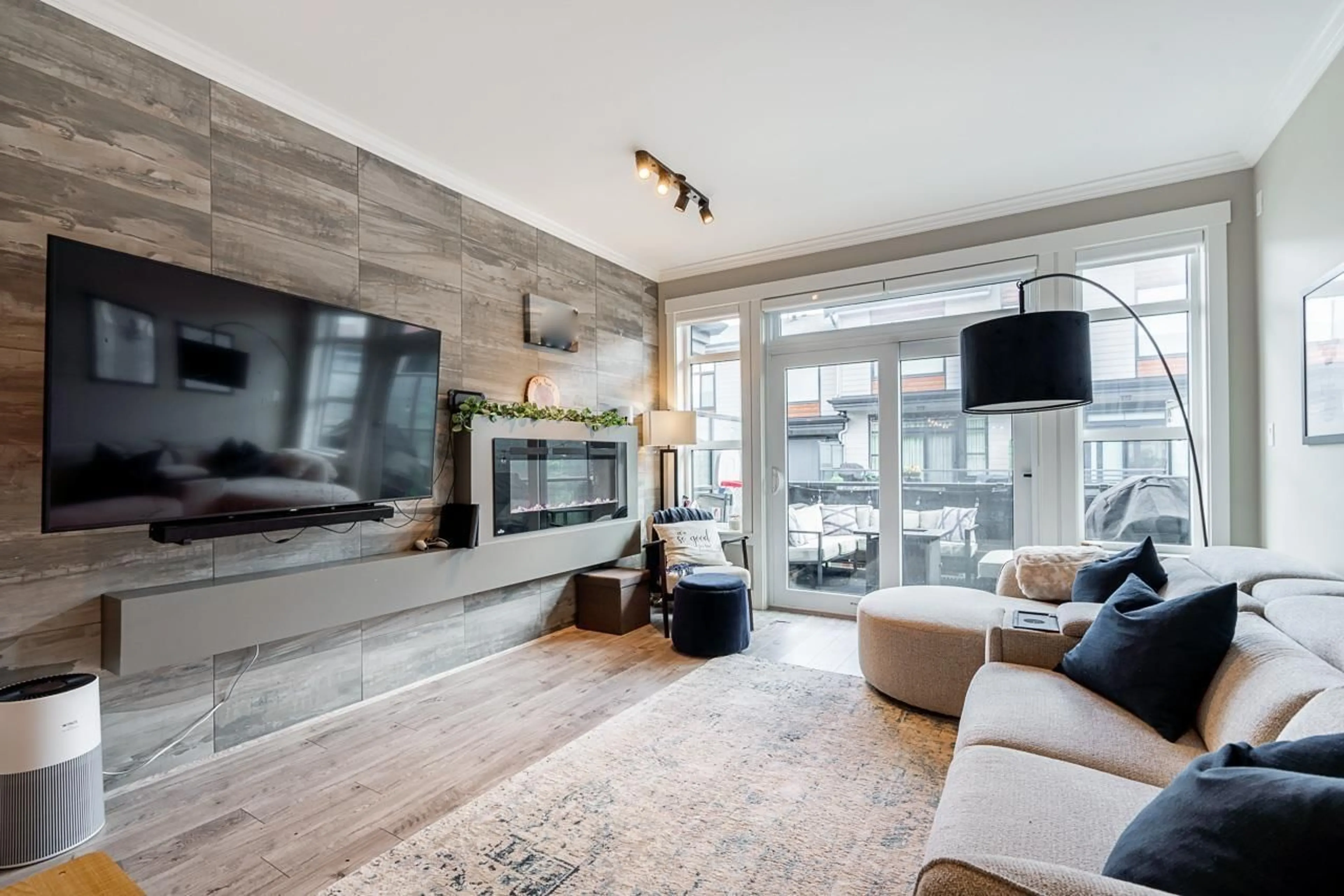 Living room with furniture, unknown for 96 - 16488 64 AVENUE, Surrey British Columbia V3S6X6