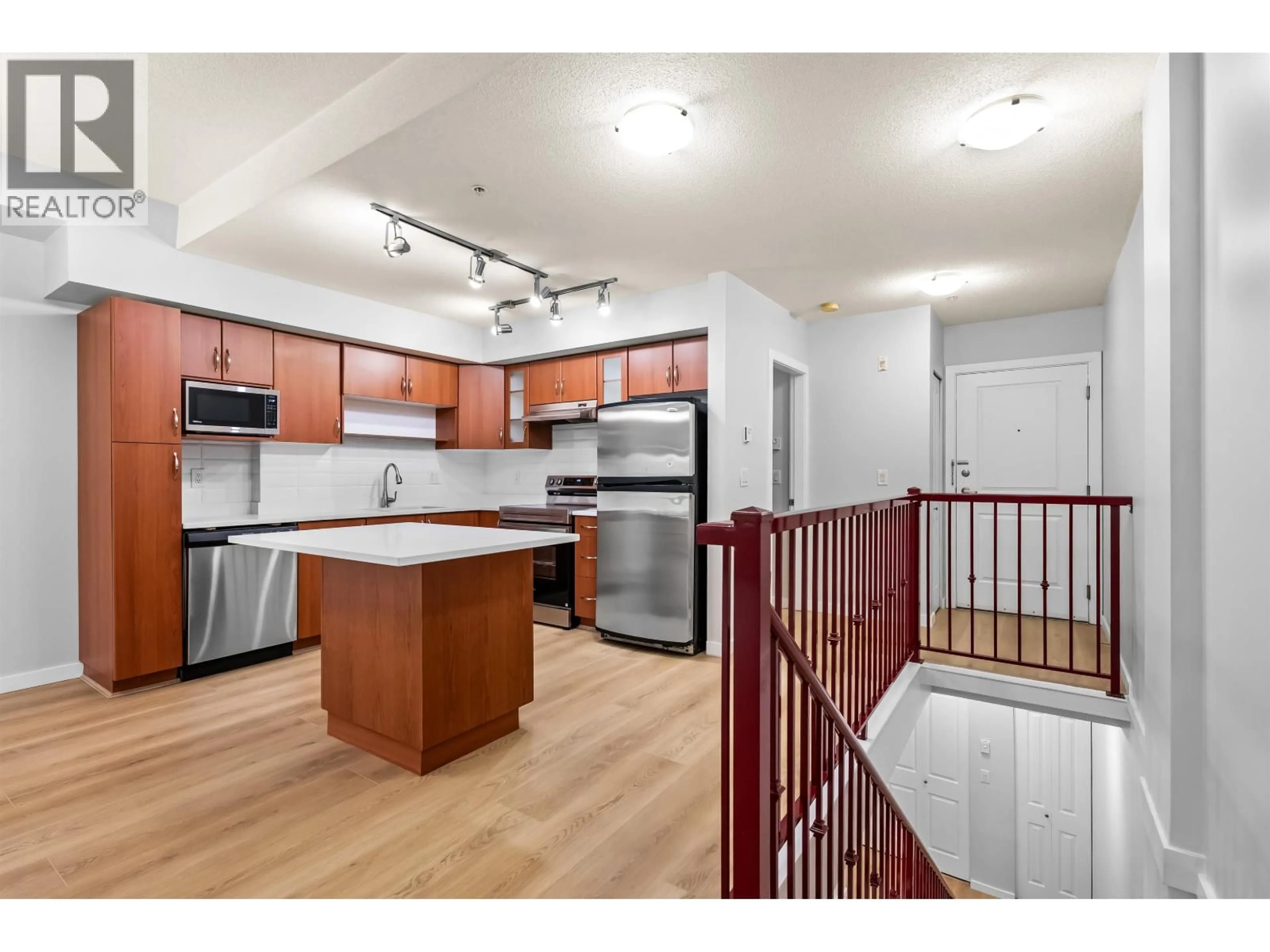 Open concept kitchen, wood/laminate floor for 104 - 160 SHORELINE CIRCLE, Port Moody British Columbia V3H0B2