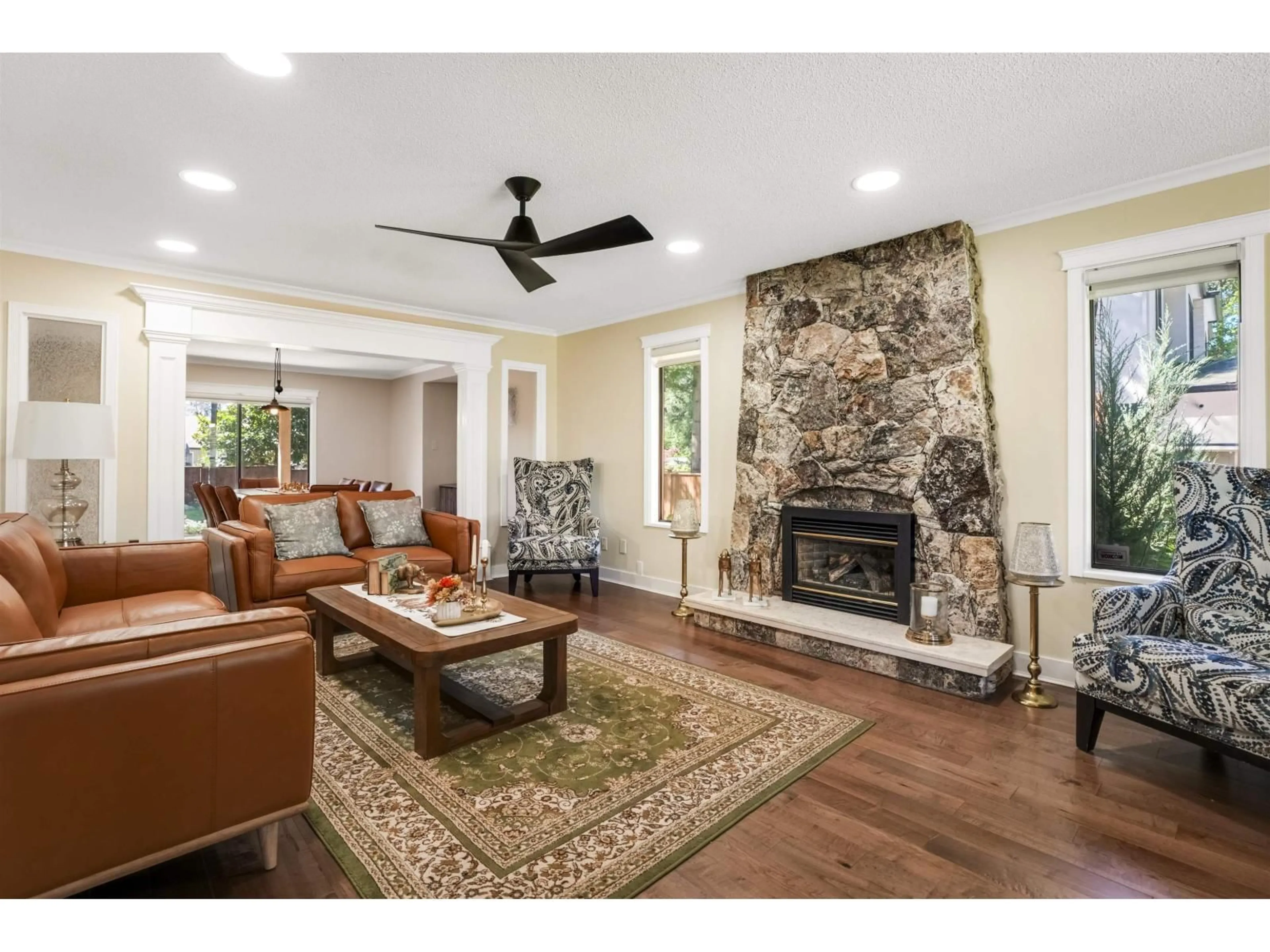 Living room with furniture, unknown for 13846 18 AVENUE, Surrey British Columbia V4A1W4