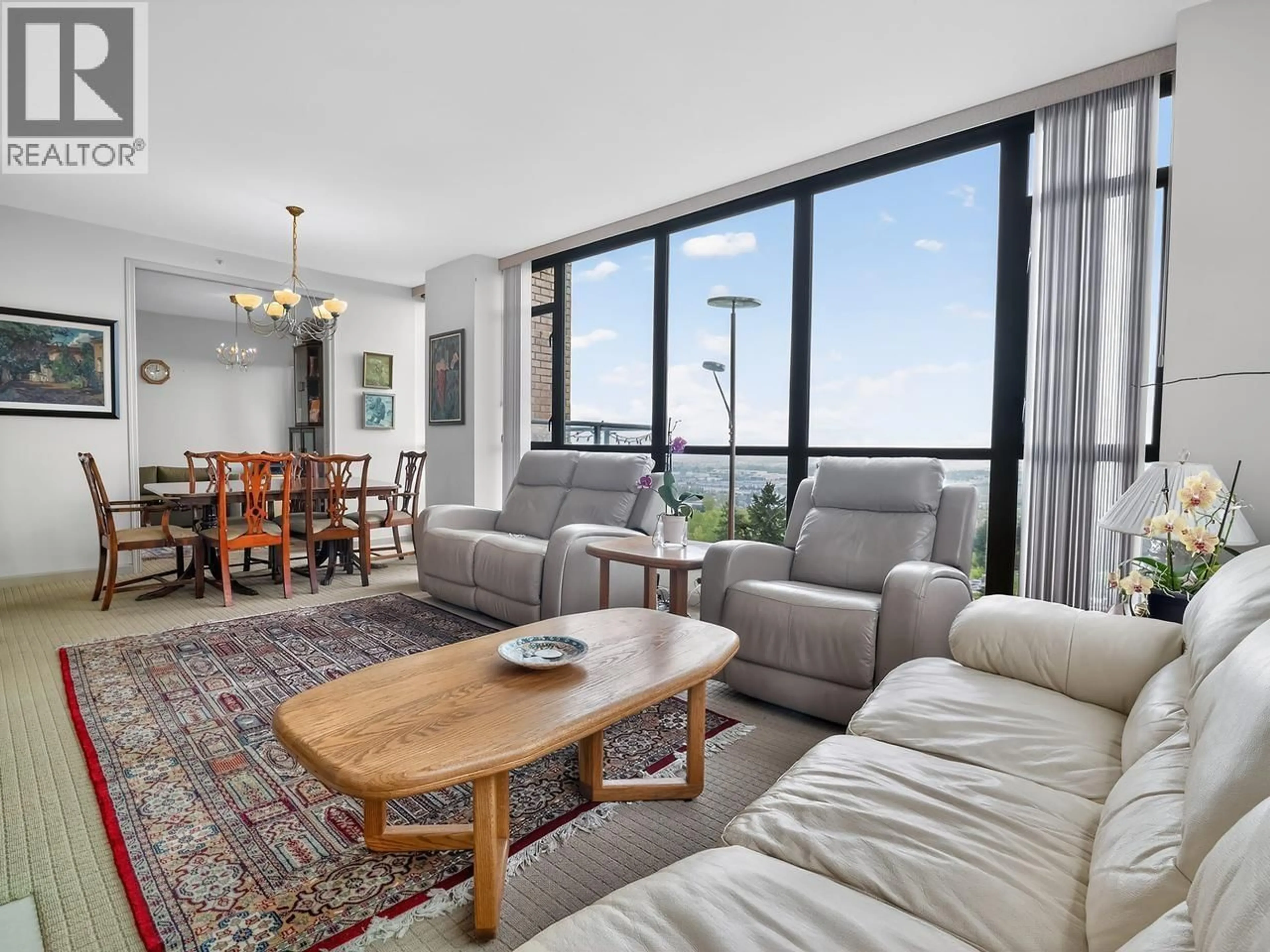 Living room with furniture, unknown for 1502 - 7388 SANDBORNE AVENUE, Burnaby British Columbia V3N5C4