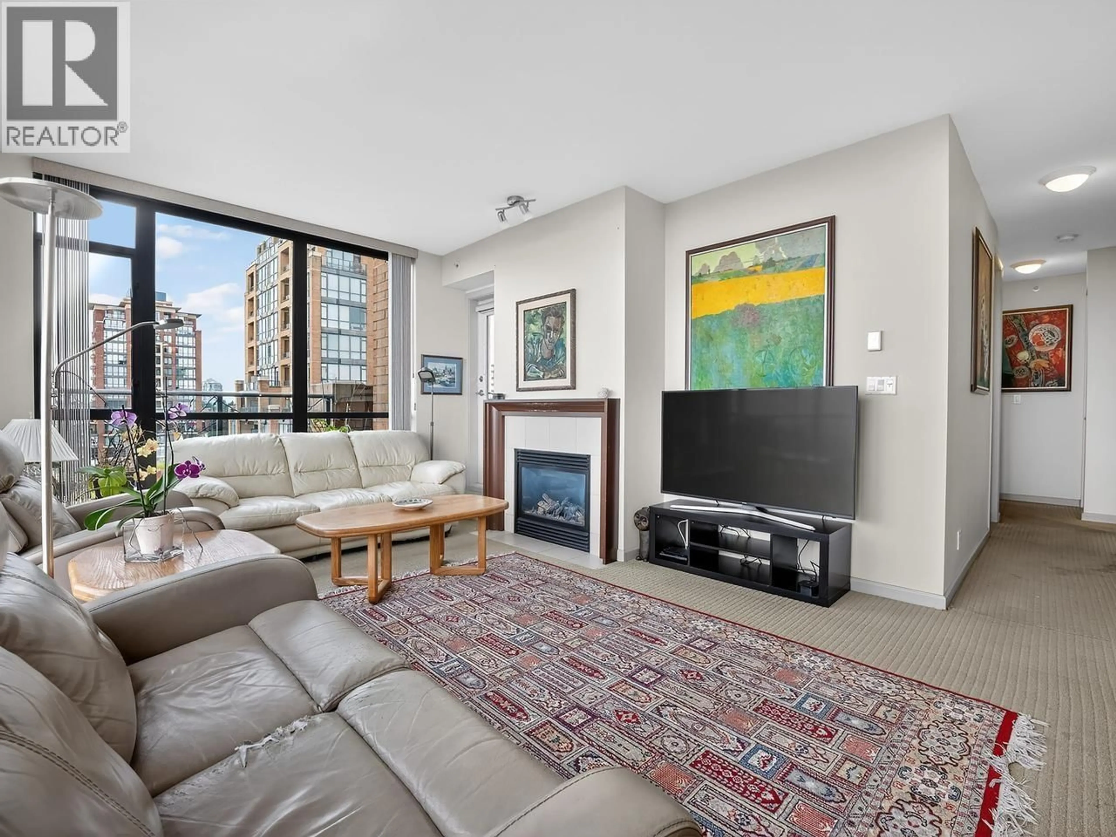 Living room with furniture, unknown for 1502 - 7388 SANDBORNE AVENUE, Burnaby British Columbia V3N5C4
