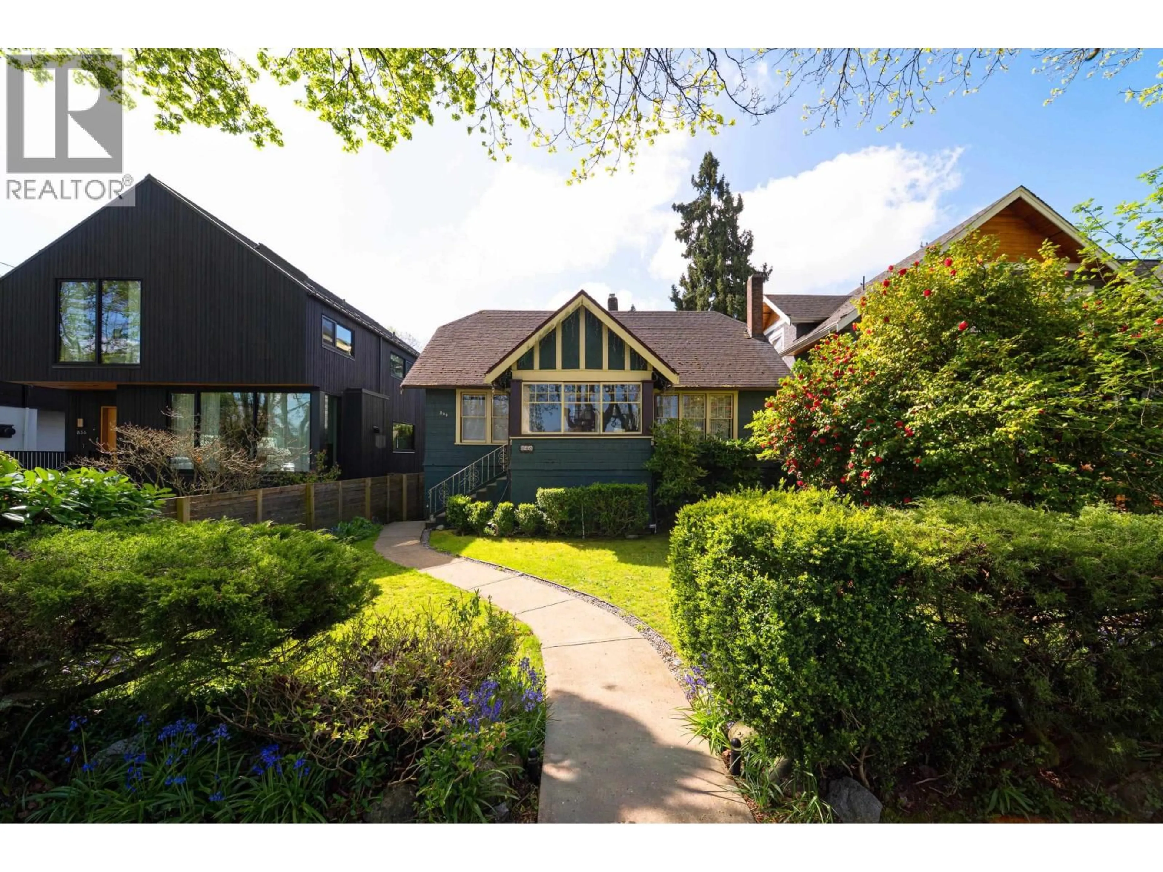 A pic from outside/outdoor area/front of a property/back of a property/a pic from drone, street for 840 22ND AVENUE, Vancouver British Columbia V5Z1Z9