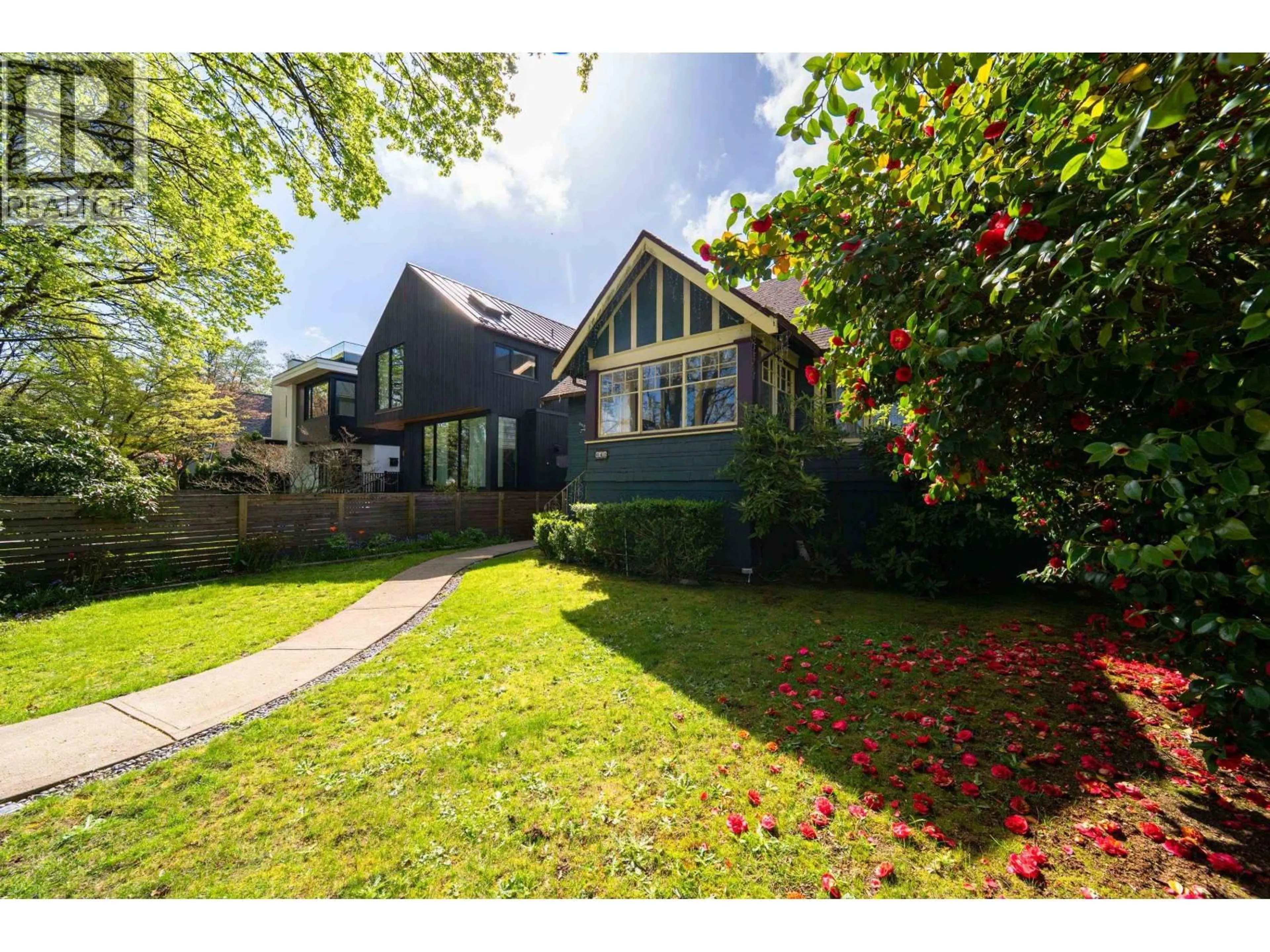 A pic from outside/outdoor area/front of a property/back of a property/a pic from drone, street for 840 22ND AVENUE, Vancouver British Columbia V5Z1Z9