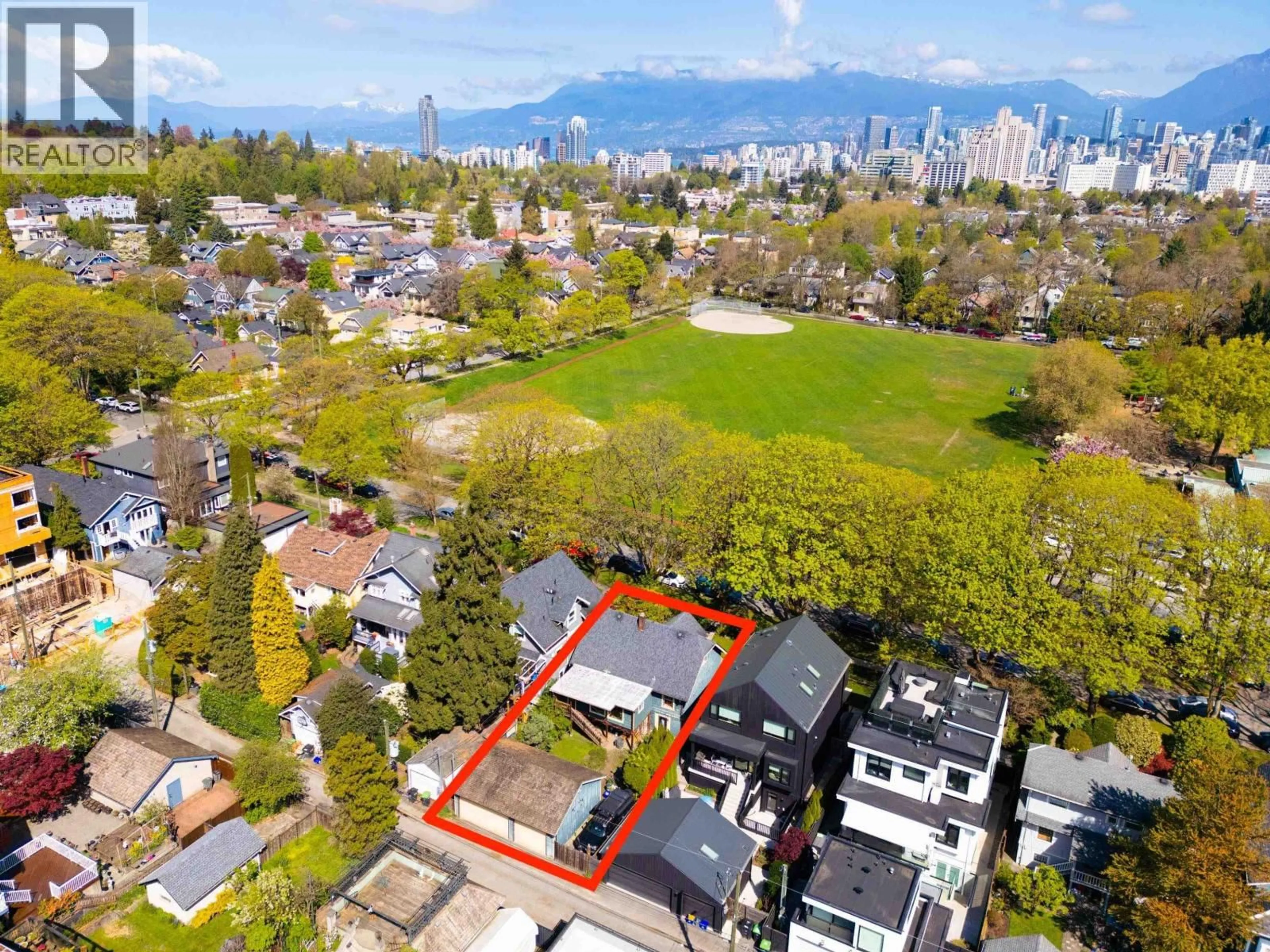 A pic from outside/outdoor area/front of a property/back of a property/a pic from drone, unknown for 840 22ND AVENUE, Vancouver British Columbia V5Z1Z9