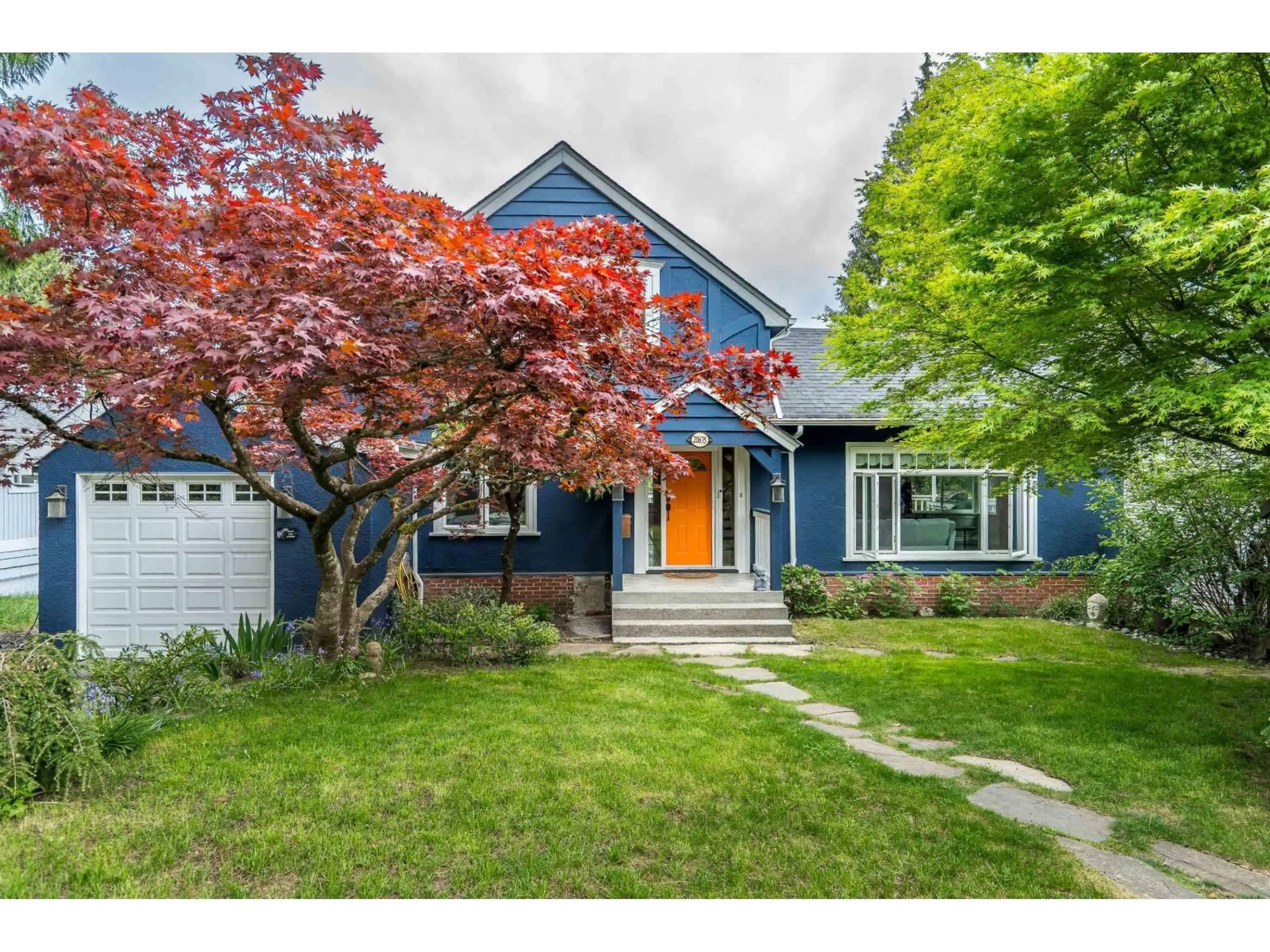 Home with vinyl exterior material, street for 20675 46A AVENUE, Langley British Columbia V3A3K1
