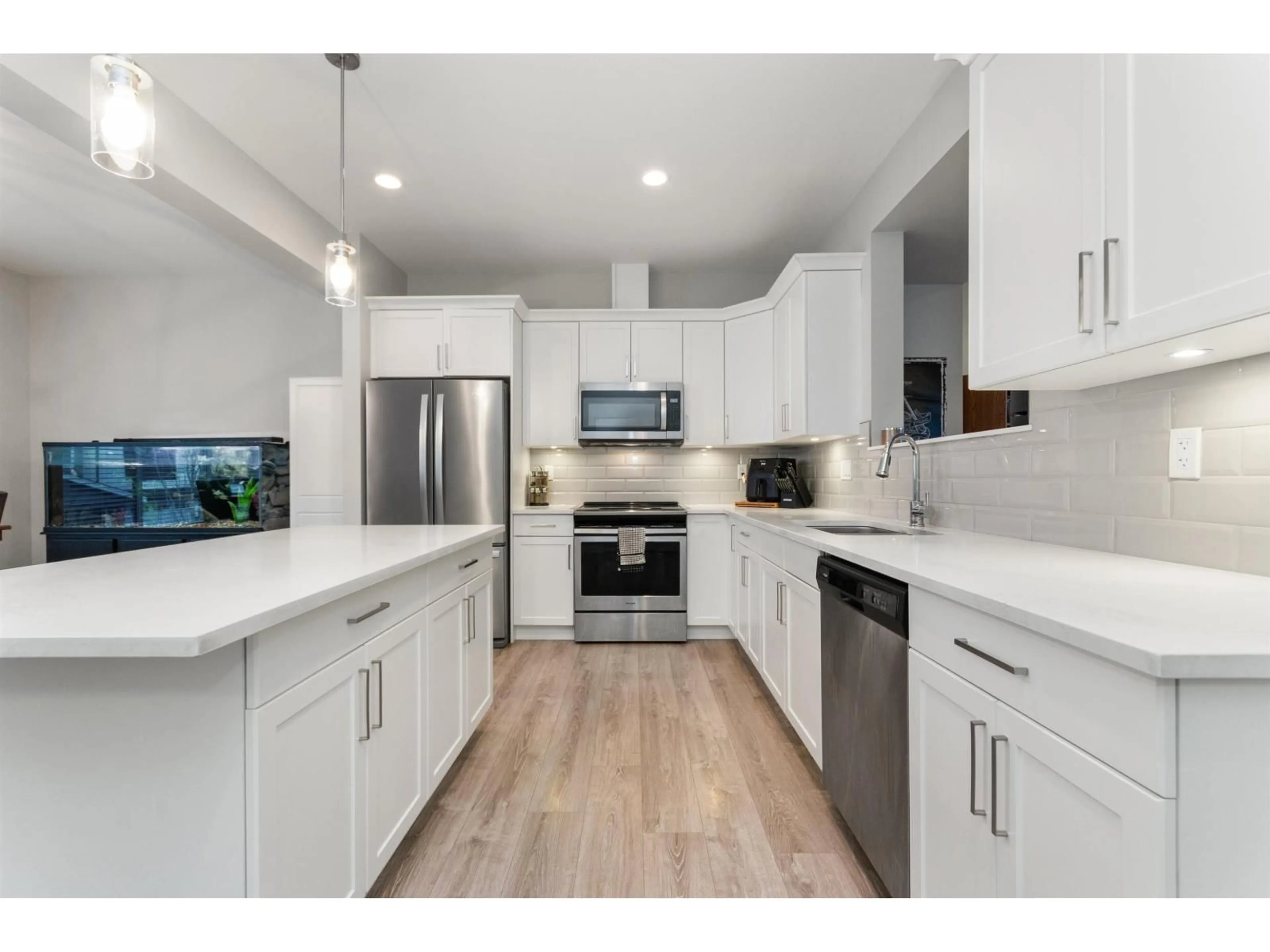 Open concept kitchen, ceramic/tile floor for 7 - 386 PINE AVENUE, Harrison Hot Springs British Columbia V0M1K0