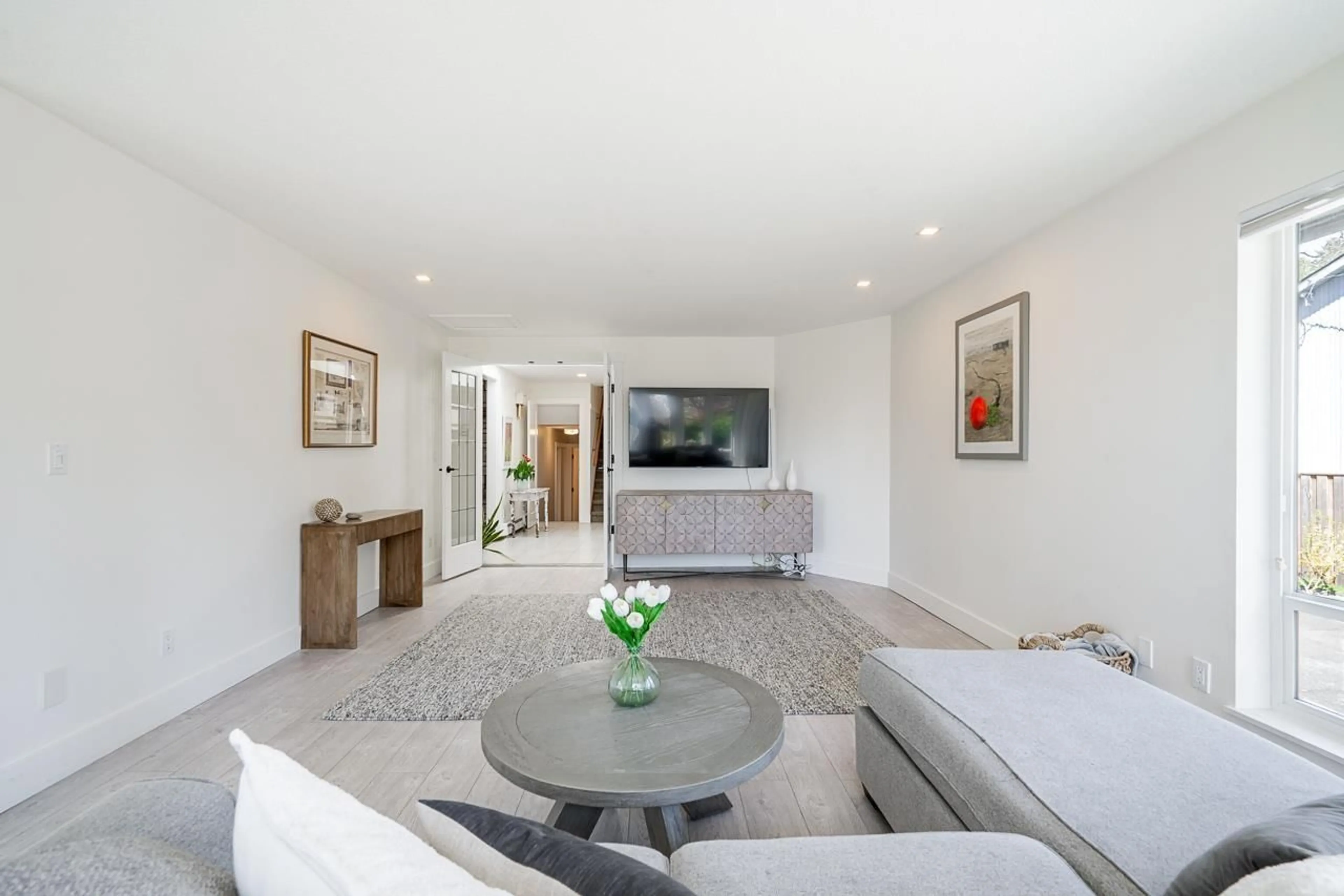 Living room with furniture, unknown for 12923 14A AVENUE, Surrey British Columbia V4A1H6