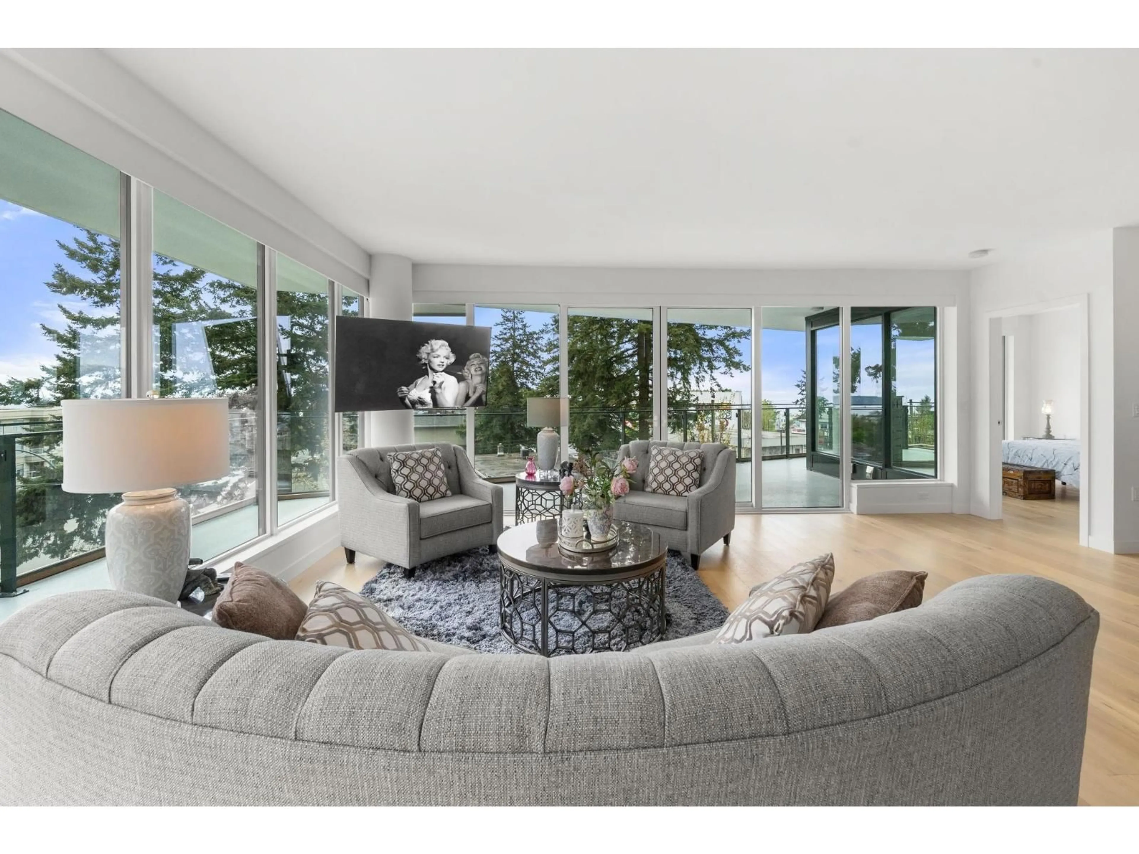 Living room with furniture, unknown for 305 - 1439 GEORGE STREET, White Rock British Columbia V4B0B9