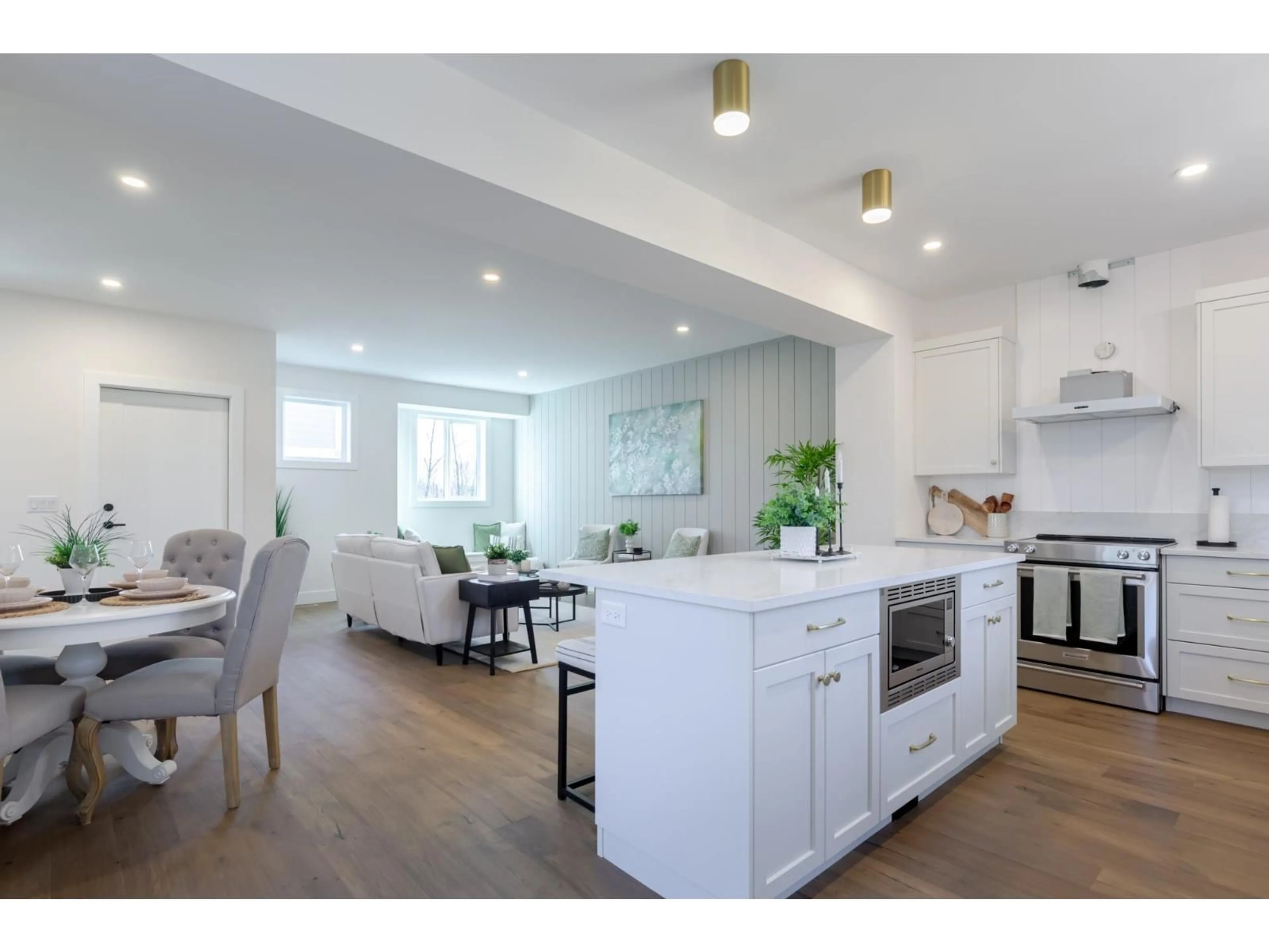 Open concept kitchen, wood/laminate floor for 2477 BECK ROAD, Abbotsford British Columbia V2S4S3