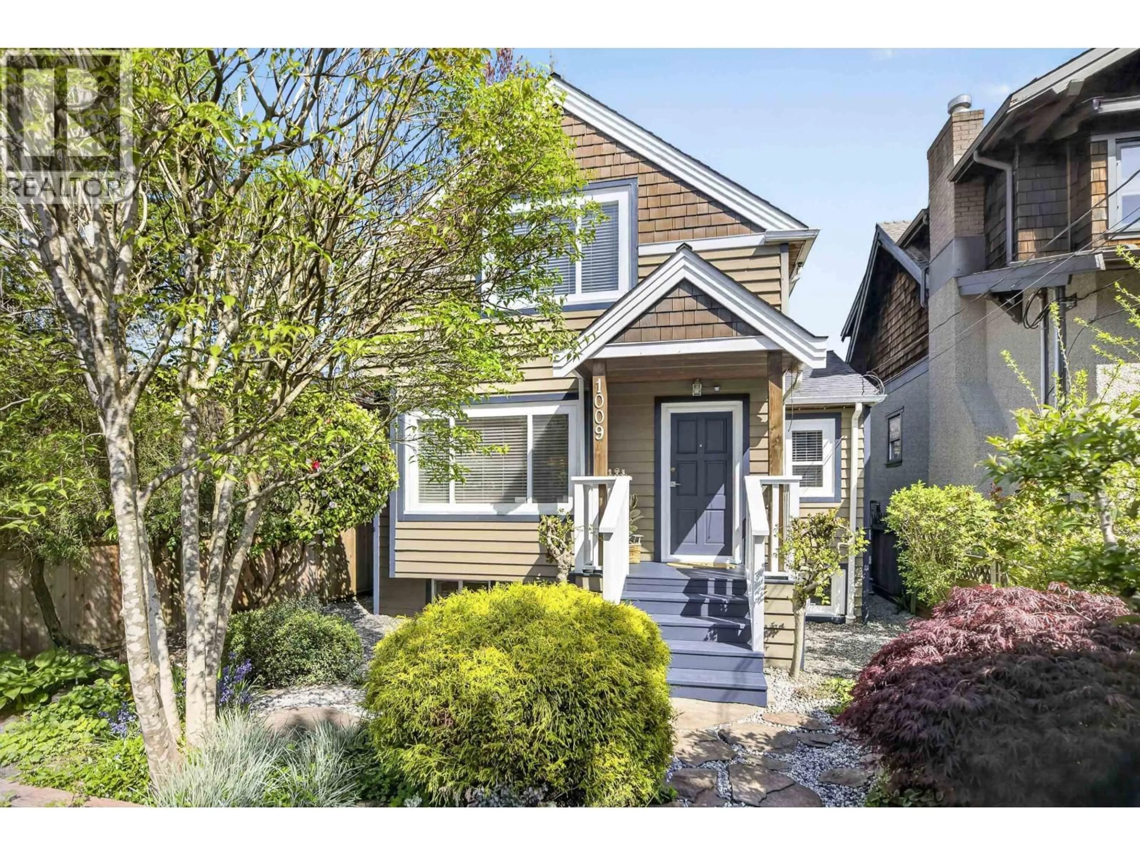 Home with vinyl exterior material, street for 1009 14TH AVENUE, Vancouver British Columbia V5T2P1