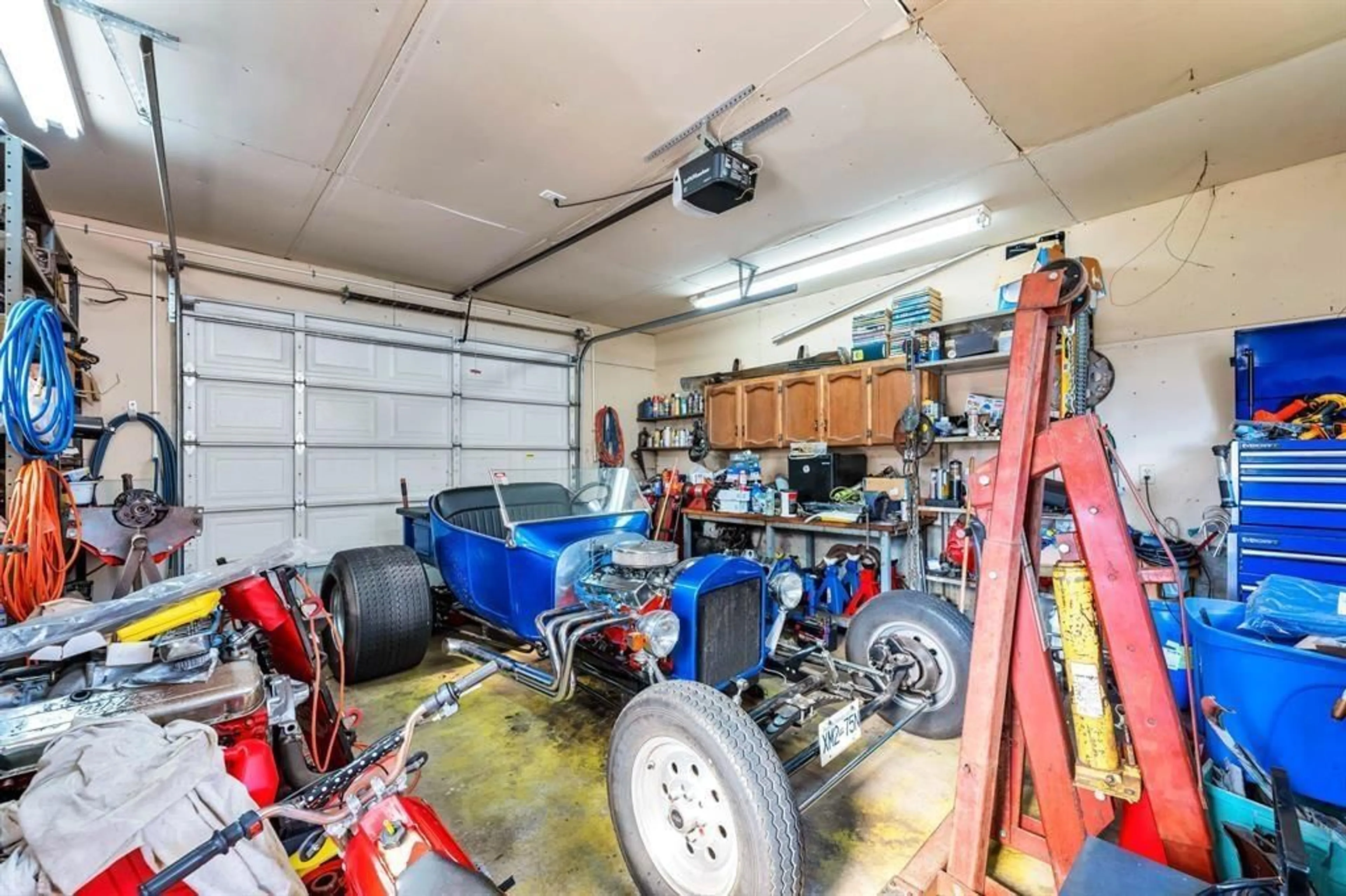 Indoor garage for 5927 184 STREET, Surrey British Columbia V3S4N2