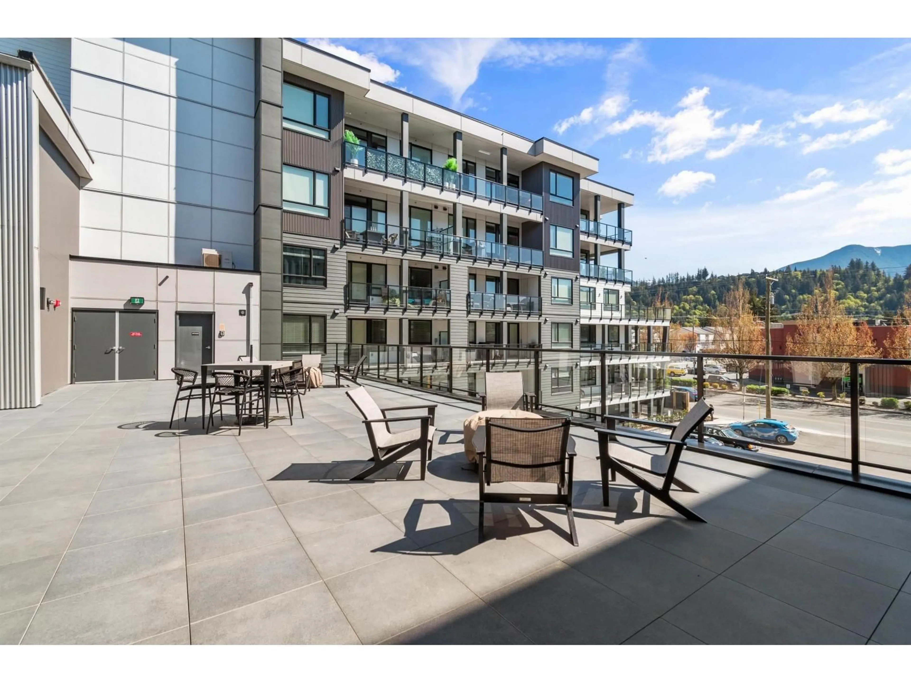 Patio, water/lake/river/ocean view for 601 - 45745 WATSON ROAD ROAD, Chilliwack British Columbia V2R6K3