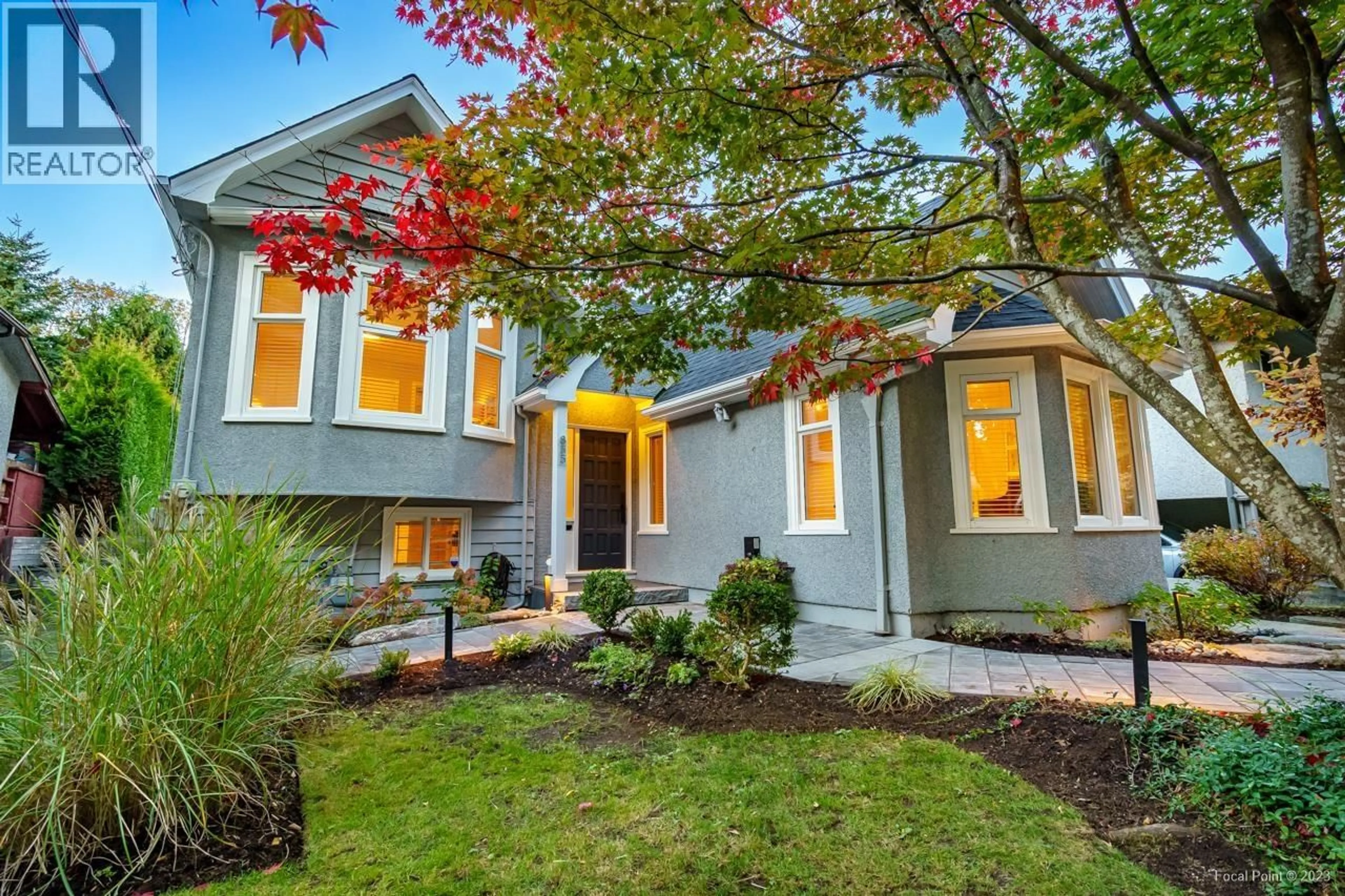 Home with vinyl exterior material, street for 855 22ND AVENUE, Vancouver British Columbia V5V1V8