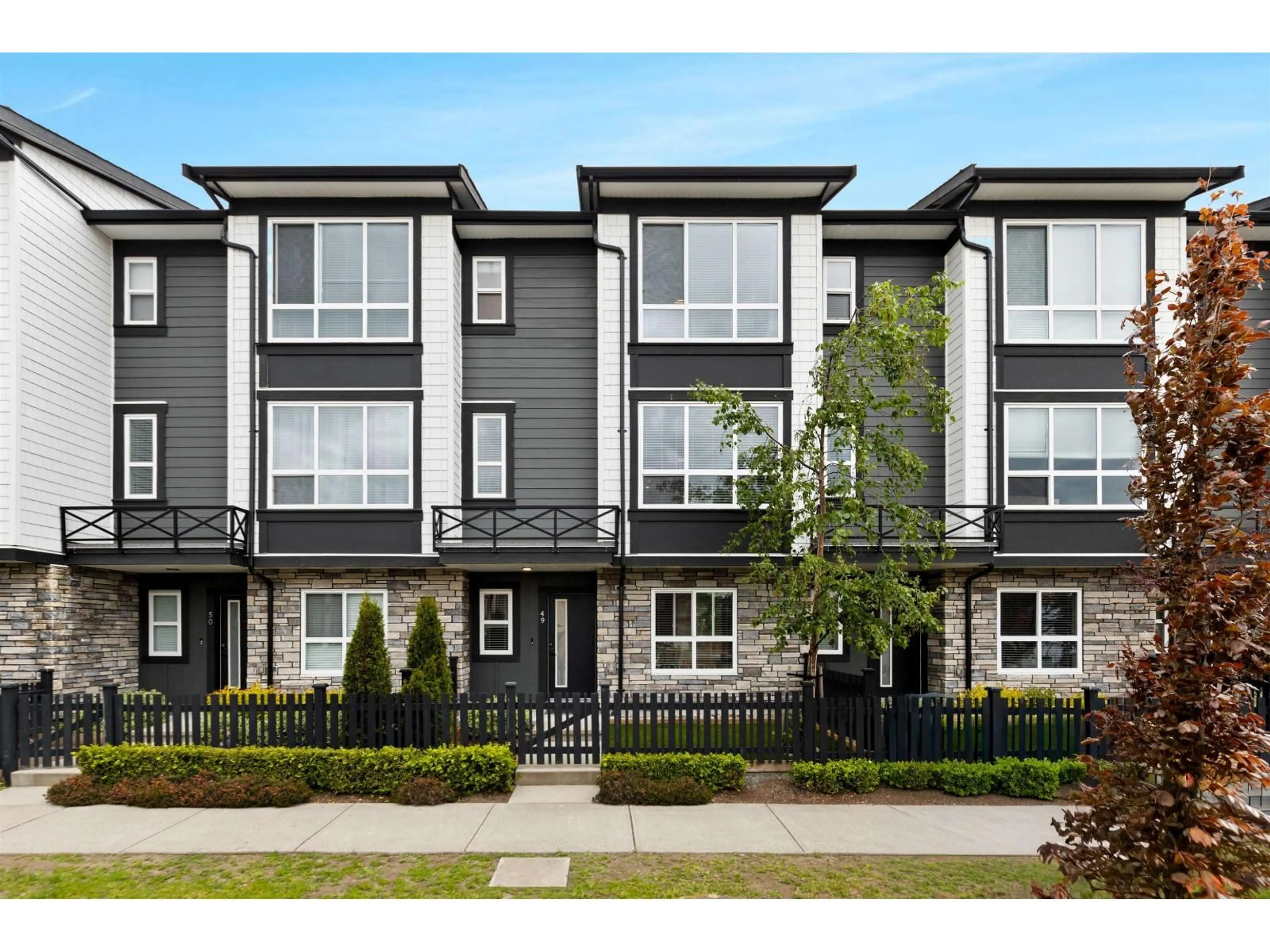 Home with vinyl exterior material, street for 49 - 19255 ALOHA DRIVE, Surrey British Columbia V4N6T8