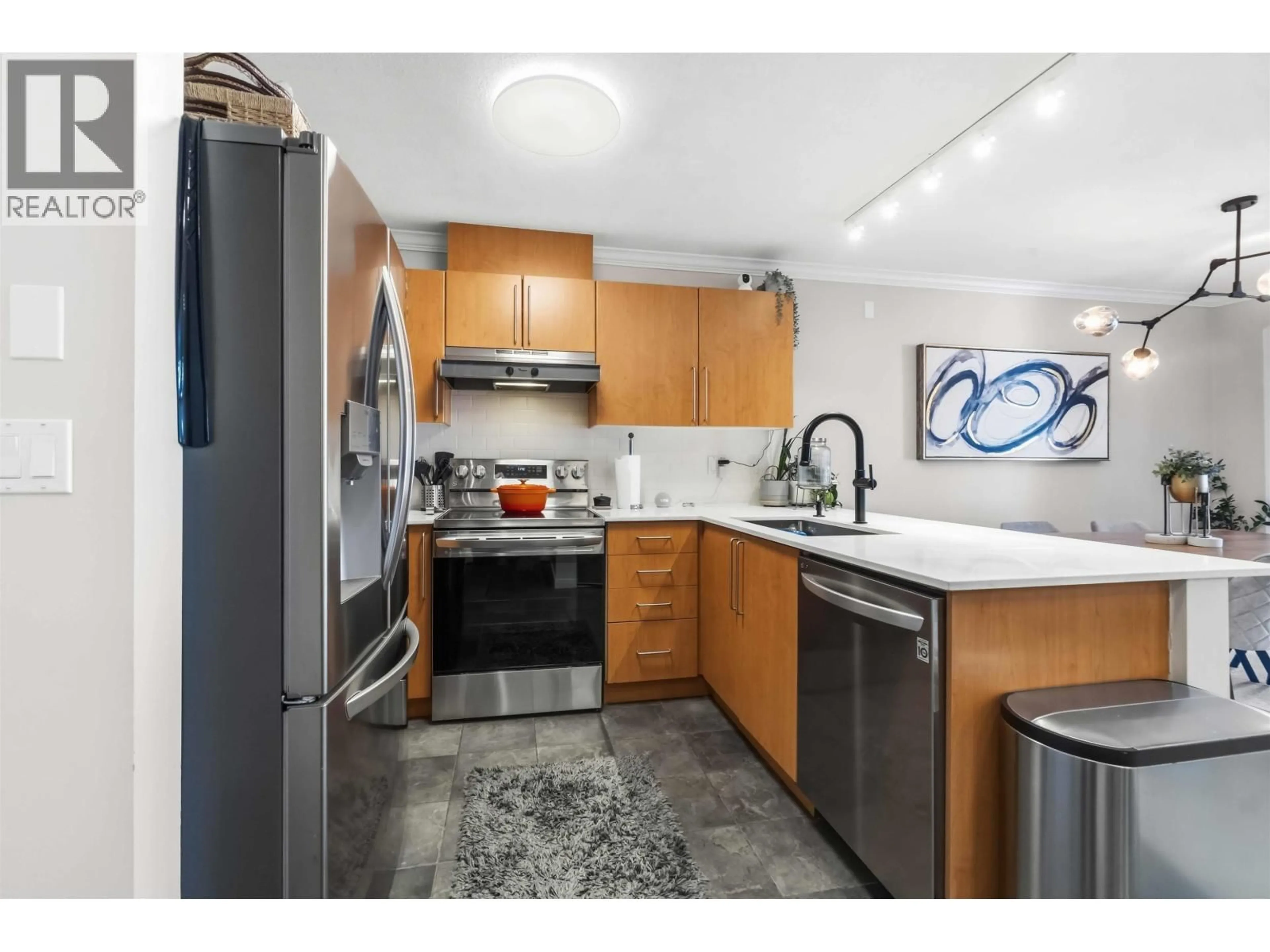 Standard kitchen, unknown for 406 - 1150 29TH STREET, North Vancouver British Columbia V7K3E2