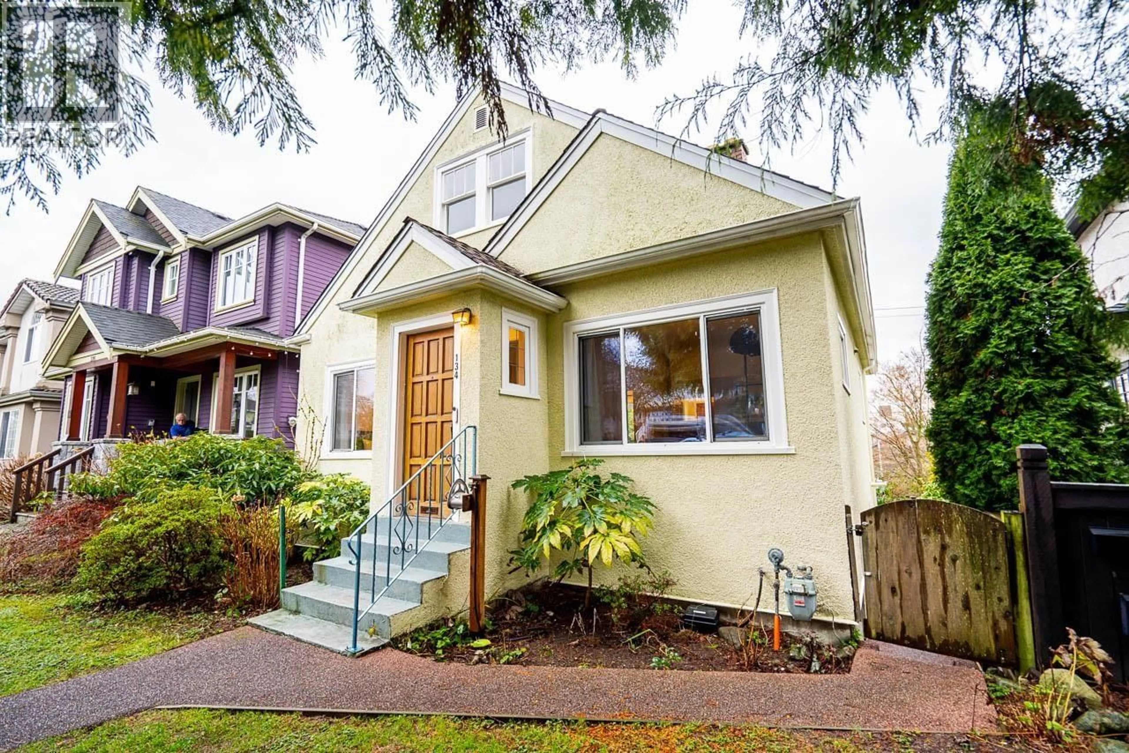 Unknown for 134 40TH AVENUE, Vancouver British Columbia V5Y2R2