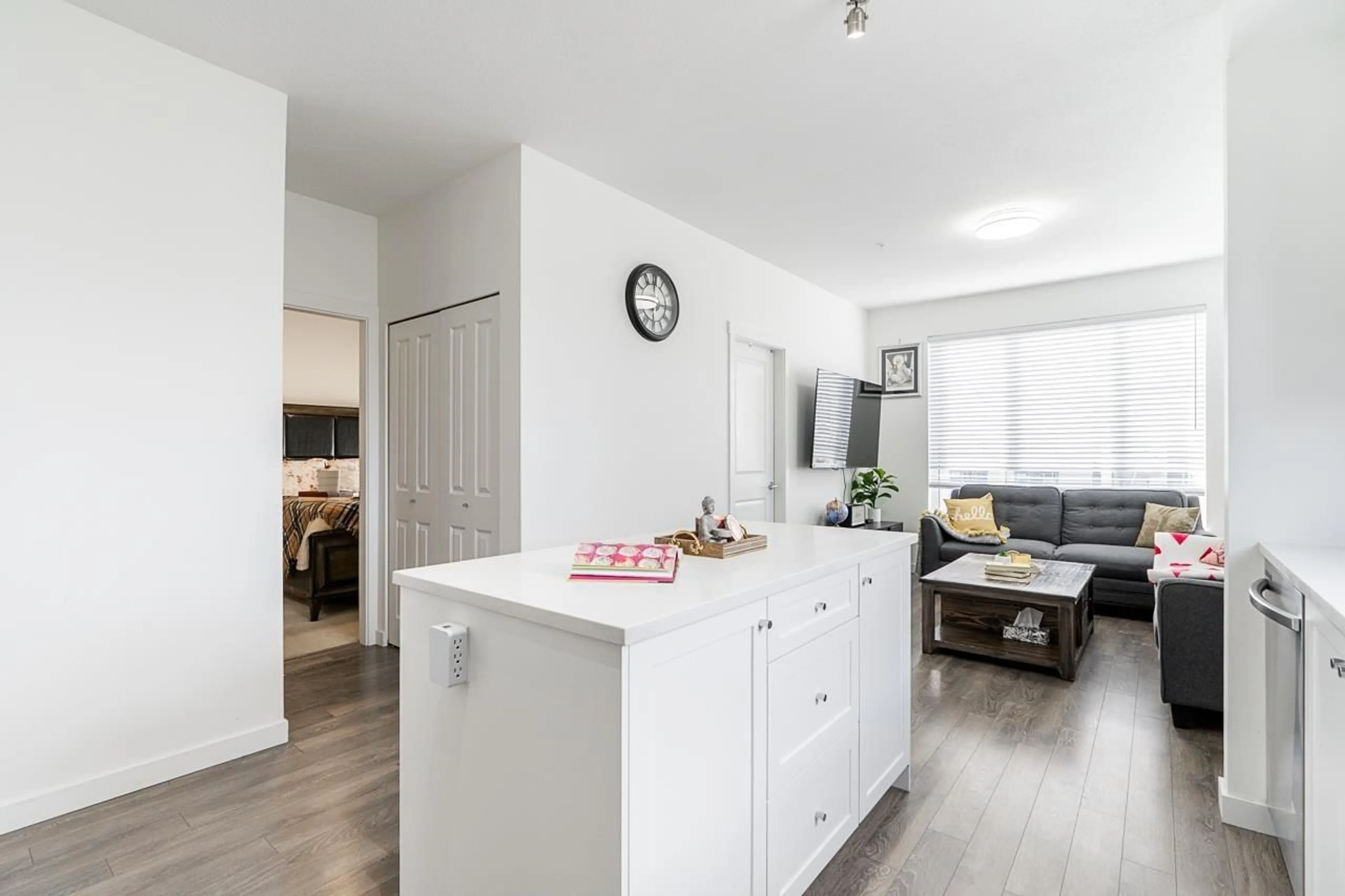 Open concept kitchen, wood/laminate floor for 412 - 15848 FRASER HIGHWAY, Surrey British Columbia V4N6X6