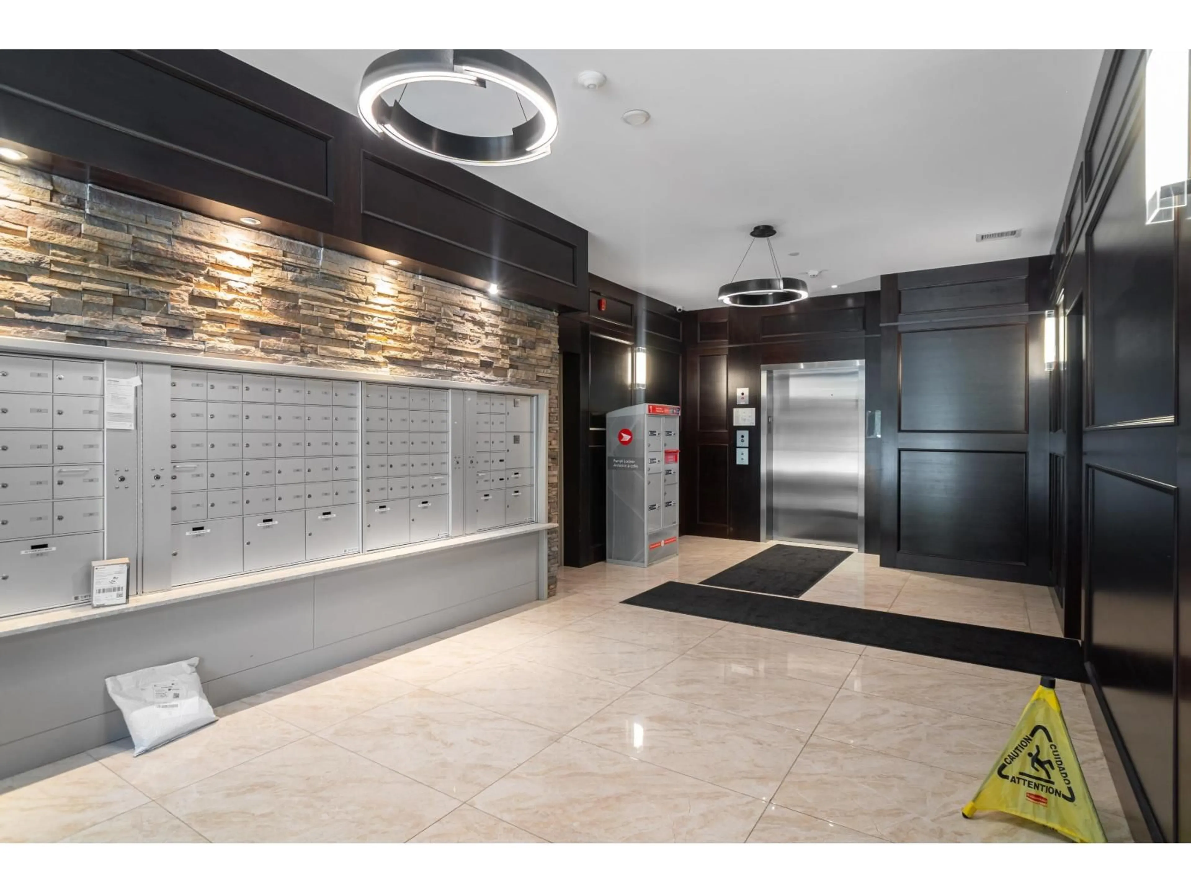 Indoor foyer for 315 - 20376 86TH AVENUE, Langley British Columbia V2Y3P8