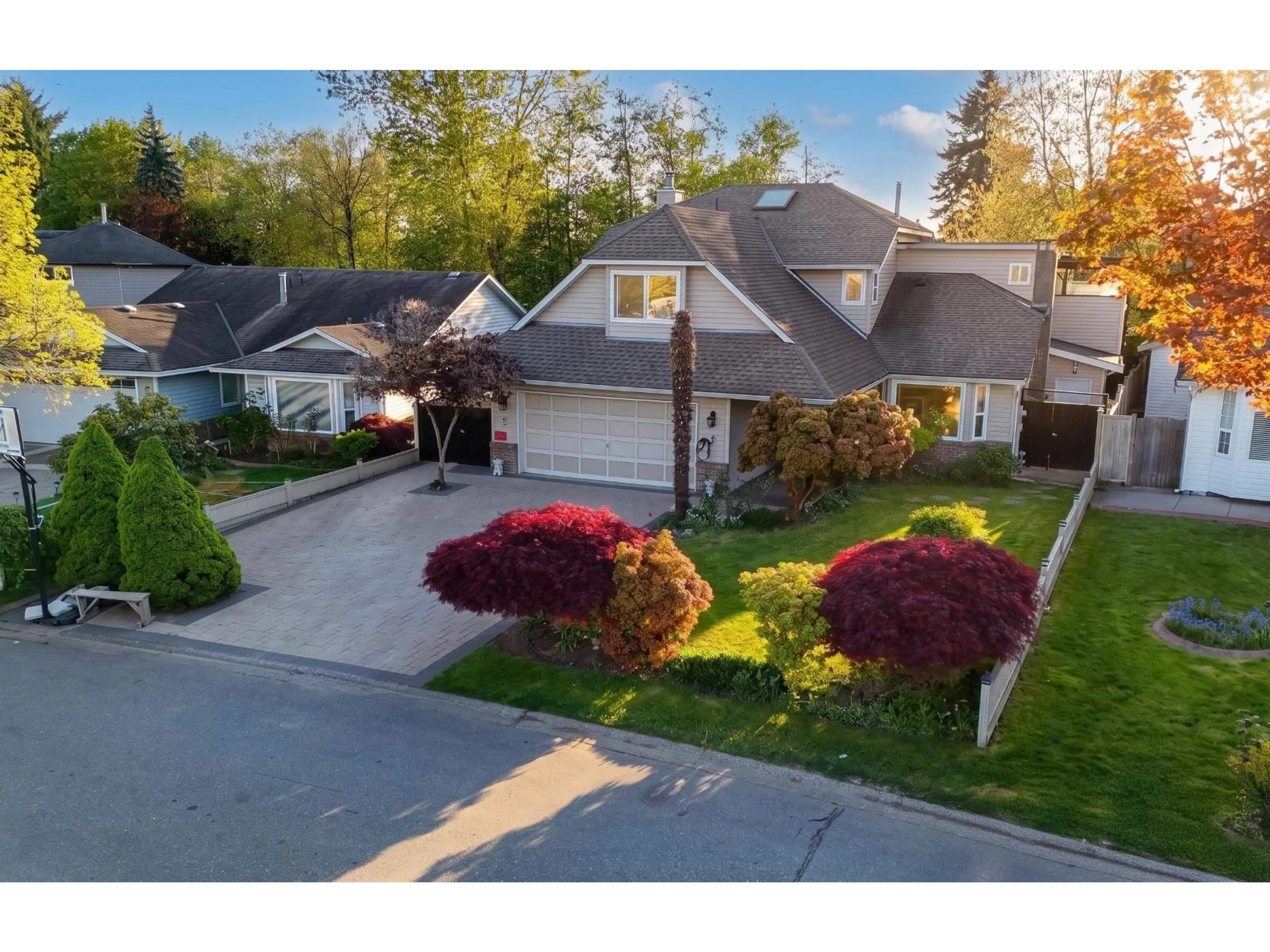 A pic from outside/outdoor area/front of a property/back of a property/a pic from drone, street for 7461 123 STREET, Surrey British Columbia V3W9N1