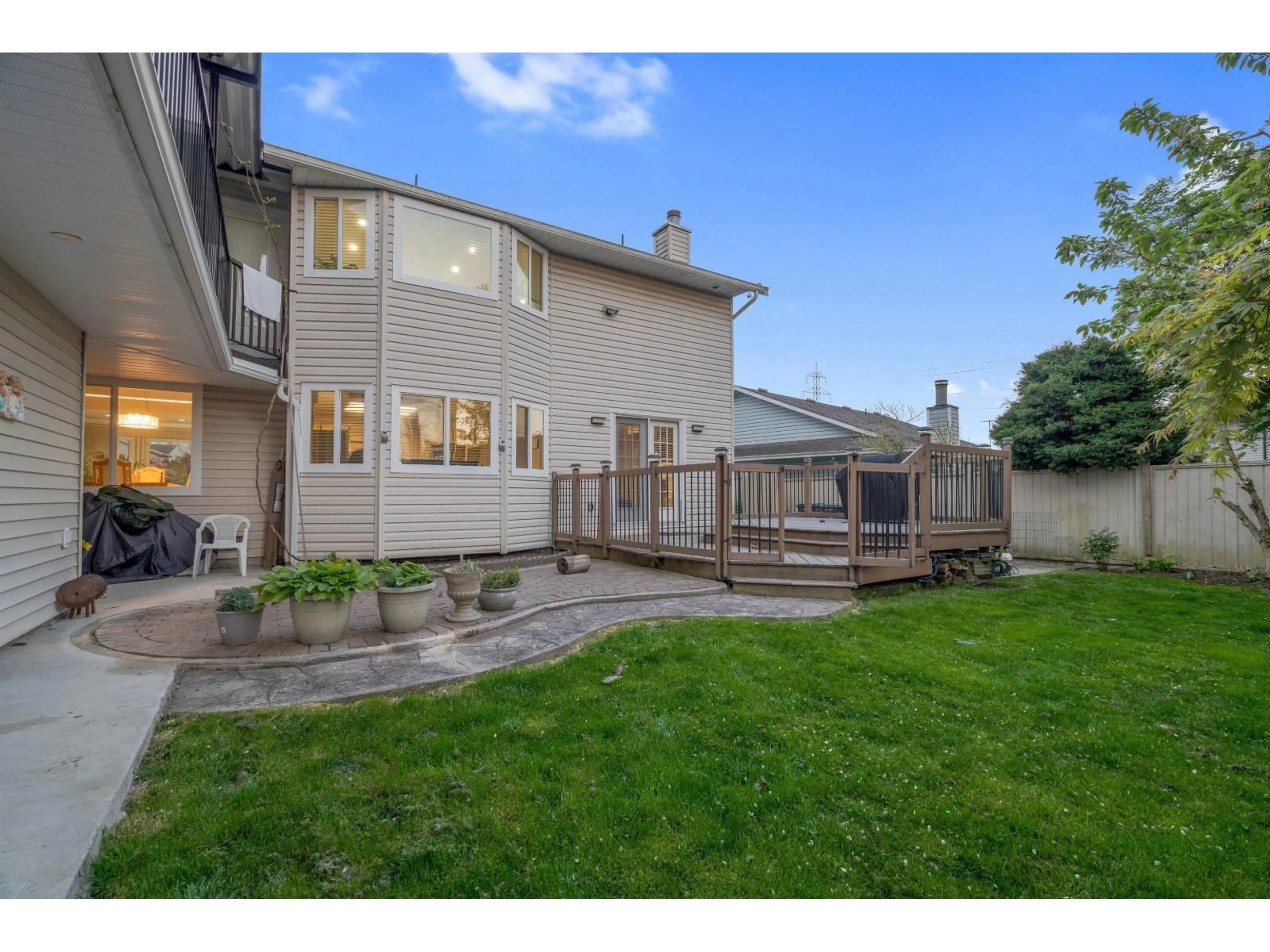 Patio, street for 7461 123 STREET, Surrey British Columbia V3W9N1