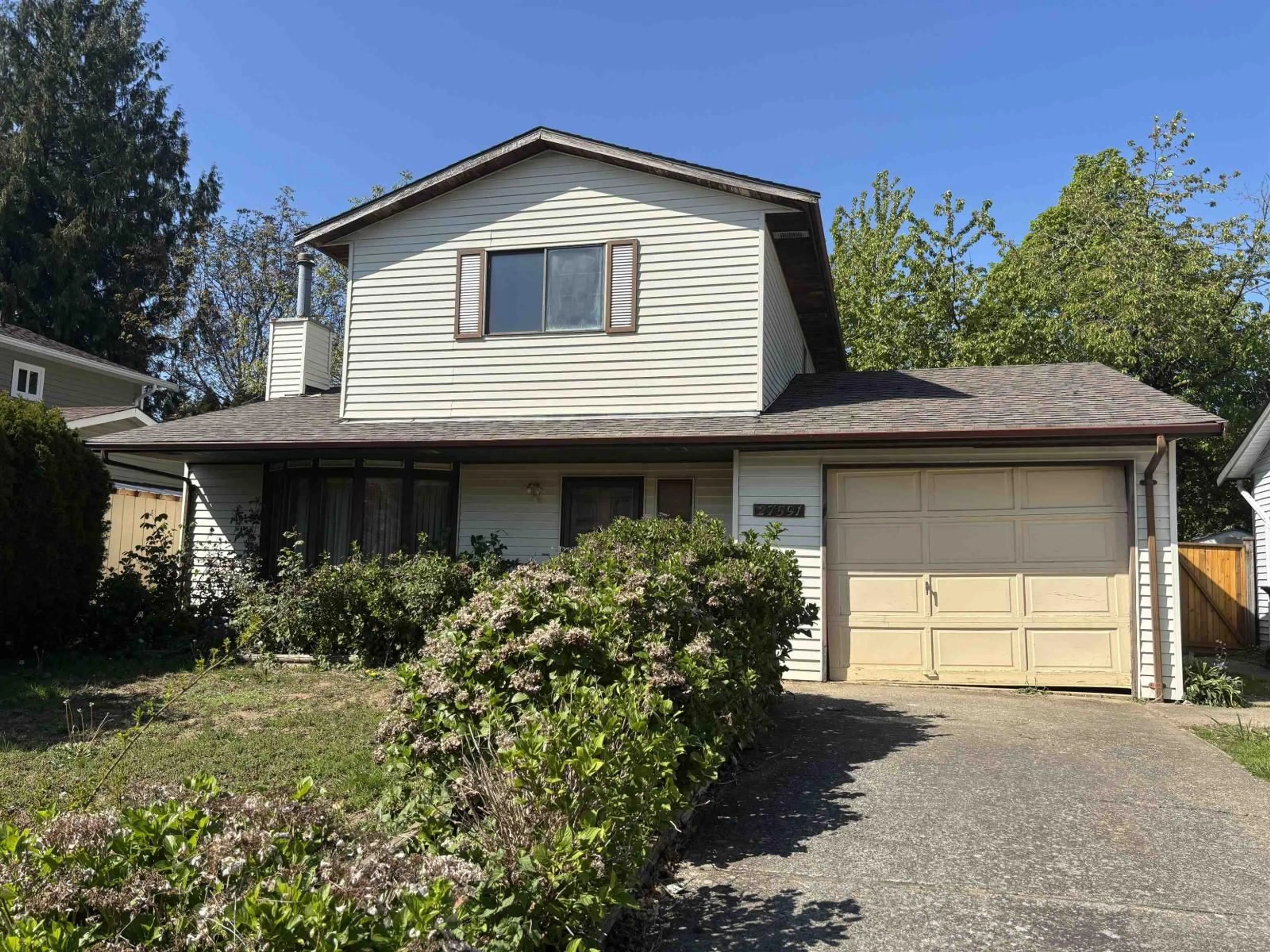 Home with vinyl exterior material, street for 27591 31A AVENUE, Langley British Columbia V4W3L2