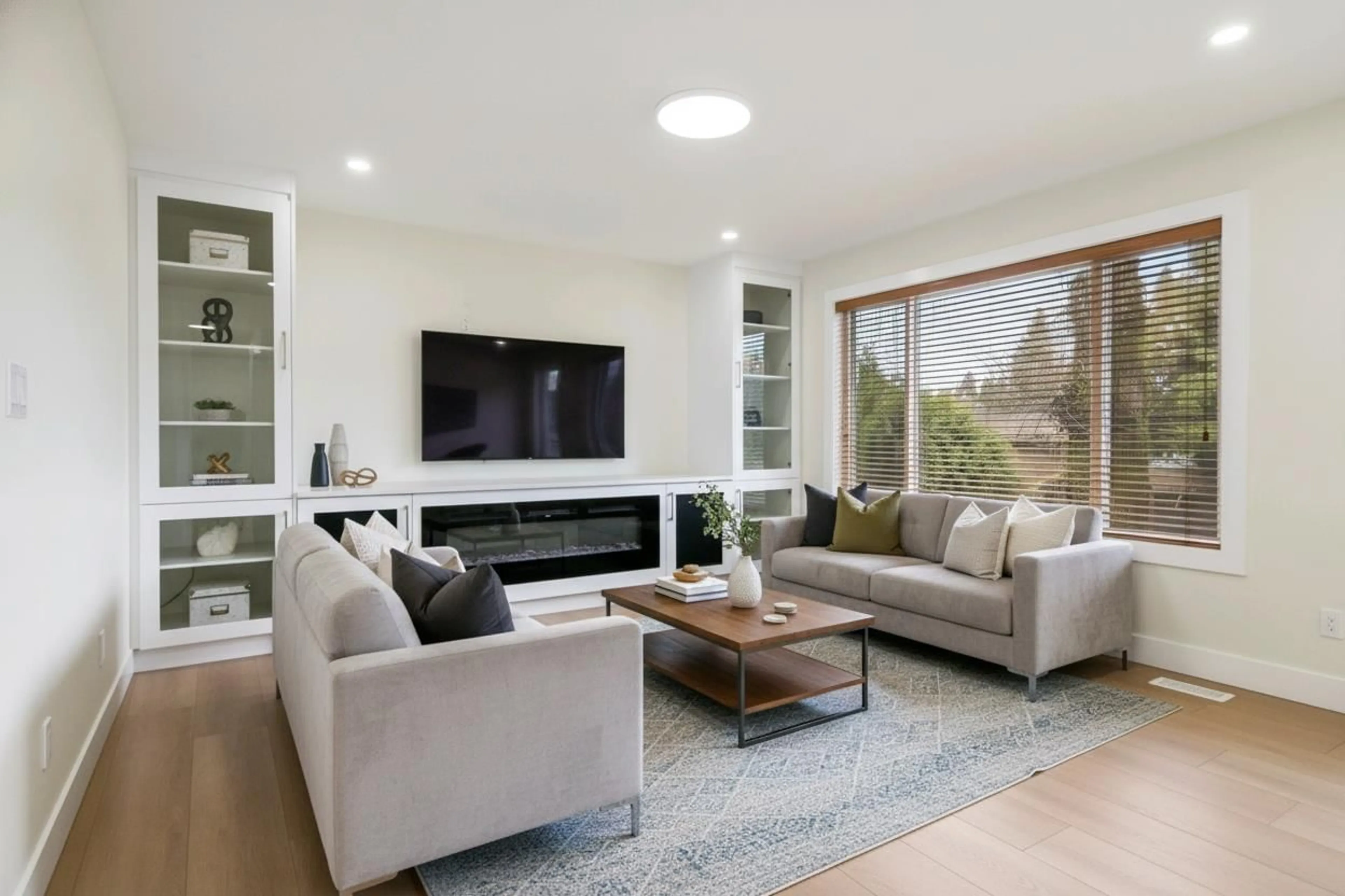 Living room with furniture, unknown for 34630 IMMEL STREET, Abbotsford British Columbia V2S4T7